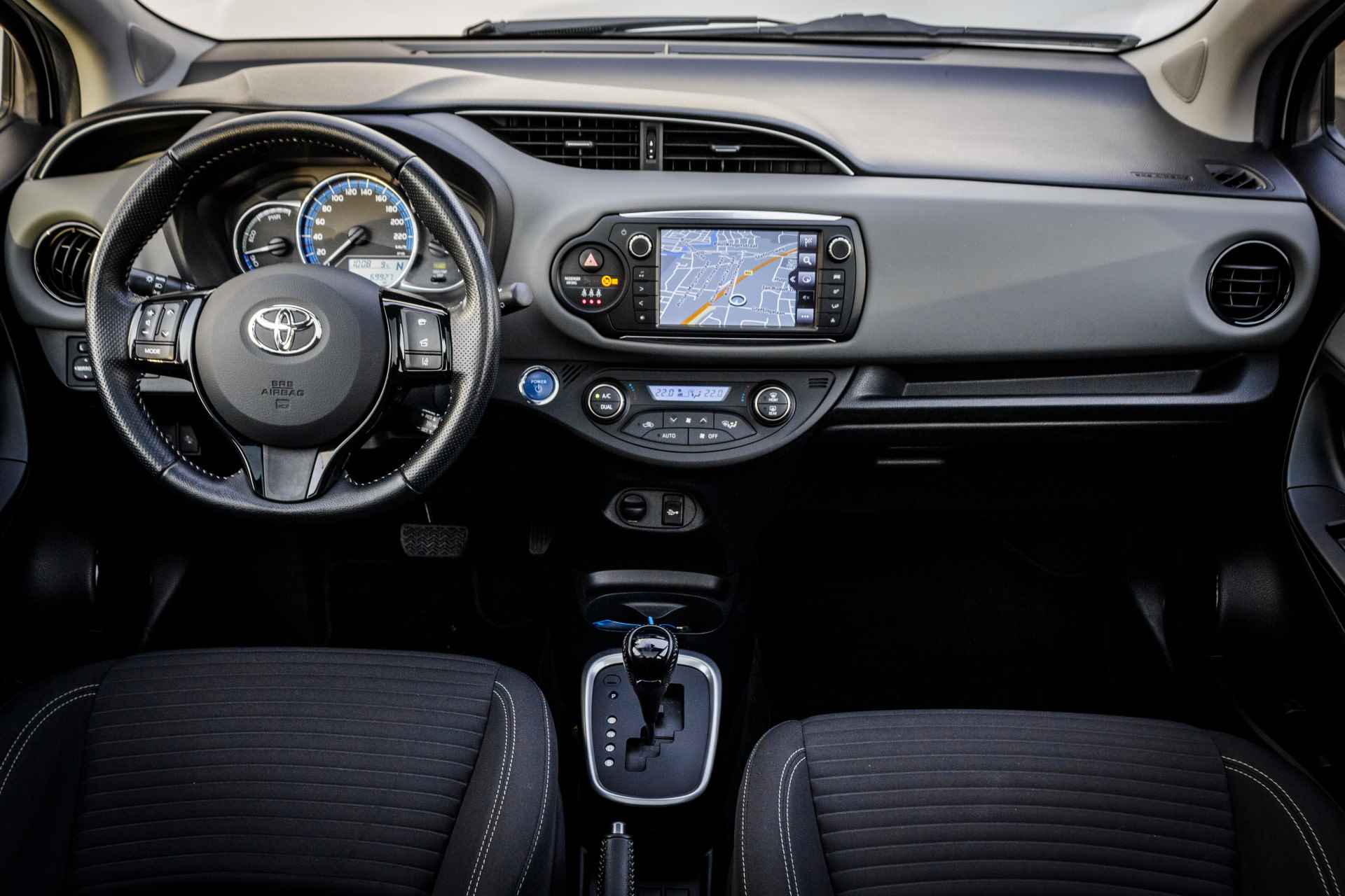 Toyota Yaris 1.5 Hybrid Dynamic | Panodak | Climate |   | 16'' LMV | NAVI | Trekhaak | - 21/34