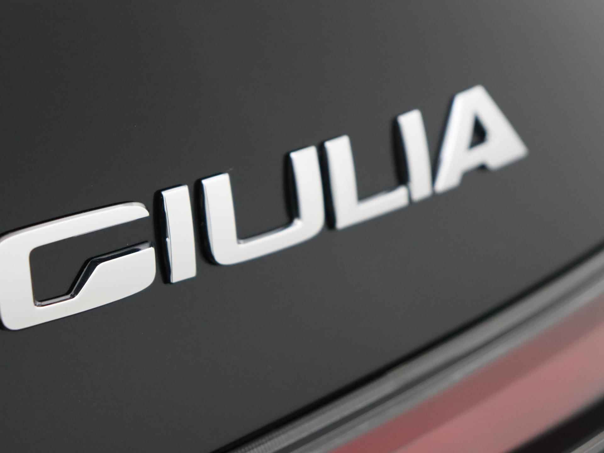 Alfa Romeo Giulia GME AWD Sprint 280pk Automaat | Navigatie | Lederen Sportstoelen | Lichtmetalen Velgen 19" | Voorstoelen Verwarmd En Elektrische Lendesteunen | Cruise Control Adaptief - 14/33