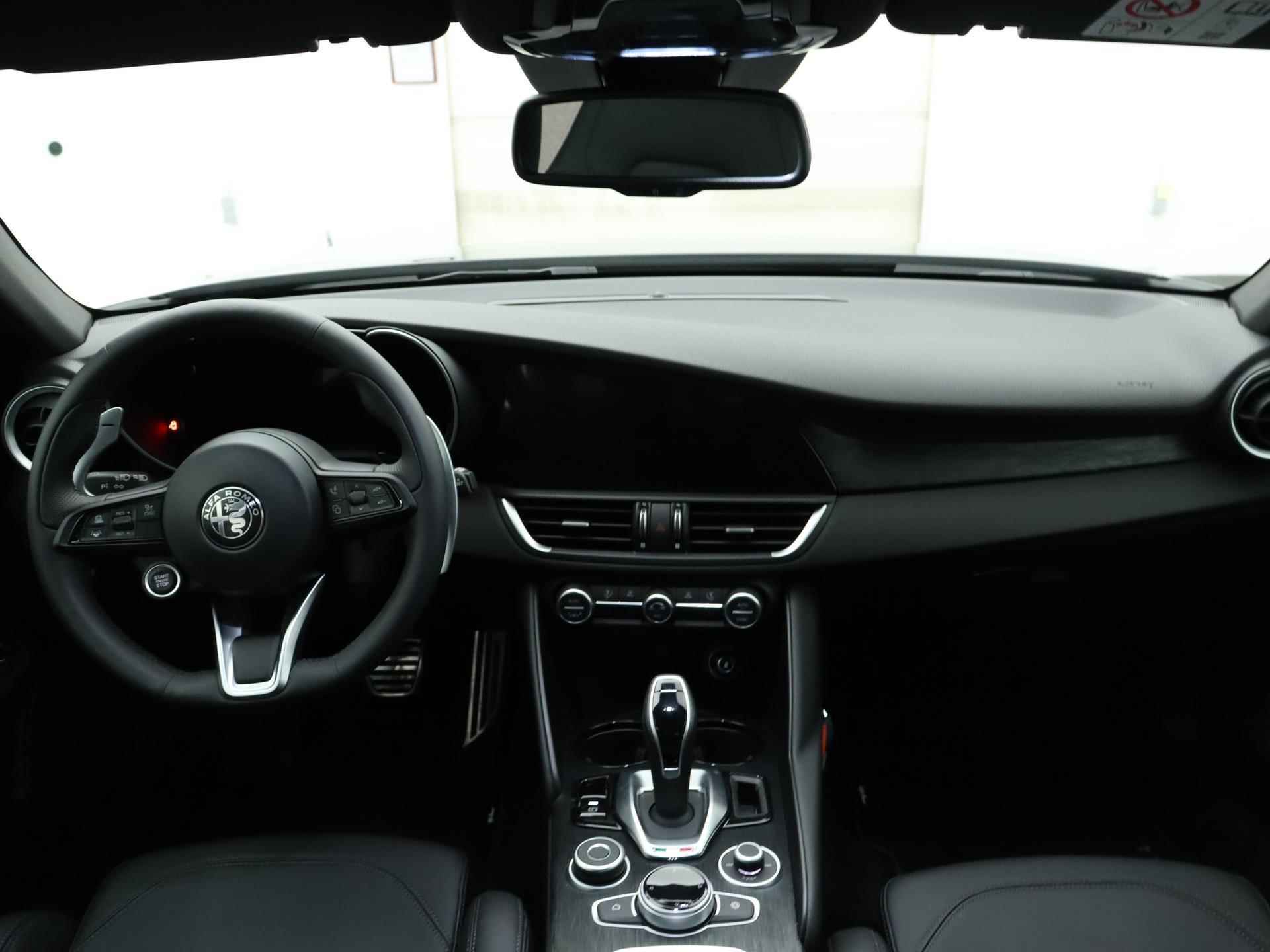 Alfa Romeo Giulia GME AWD Sprint 280pk Automaat | Navigatie | Lederen Sportstoelen | Lichtmetalen Velgen 19" | Voorstoelen Verwarmd En Elektrische Lendesteunen | Cruise Control Adaptief - 20/33