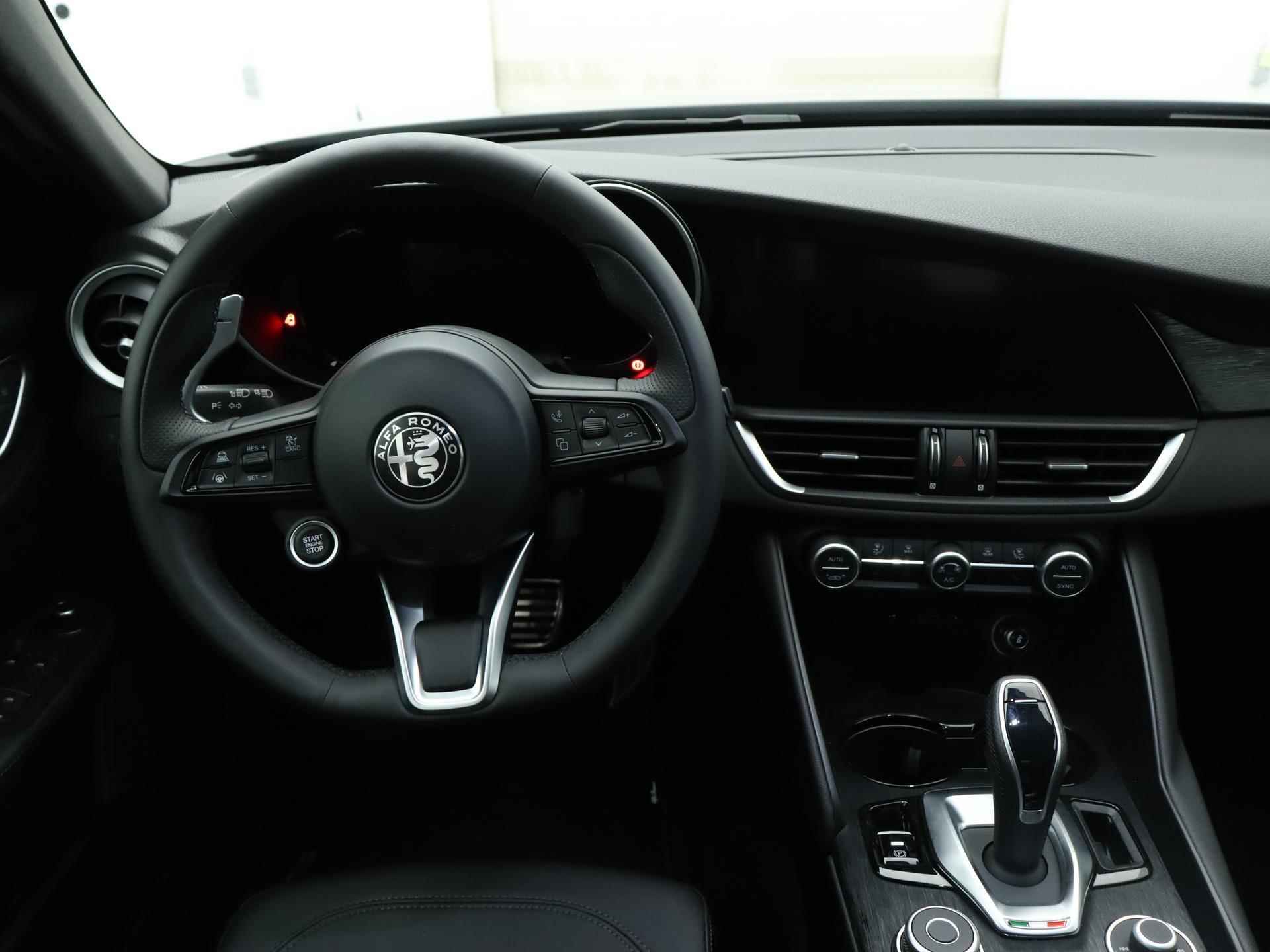 Alfa Romeo Giulia GME AWD Sprint 280pk Automaat | Navigatie | Lederen Sportstoelen | Lichtmetalen Velgen 19" | Voorstoelen Verwarmd En Elektrische Lendesteunen | Cruise Control Adaptief - 21/33