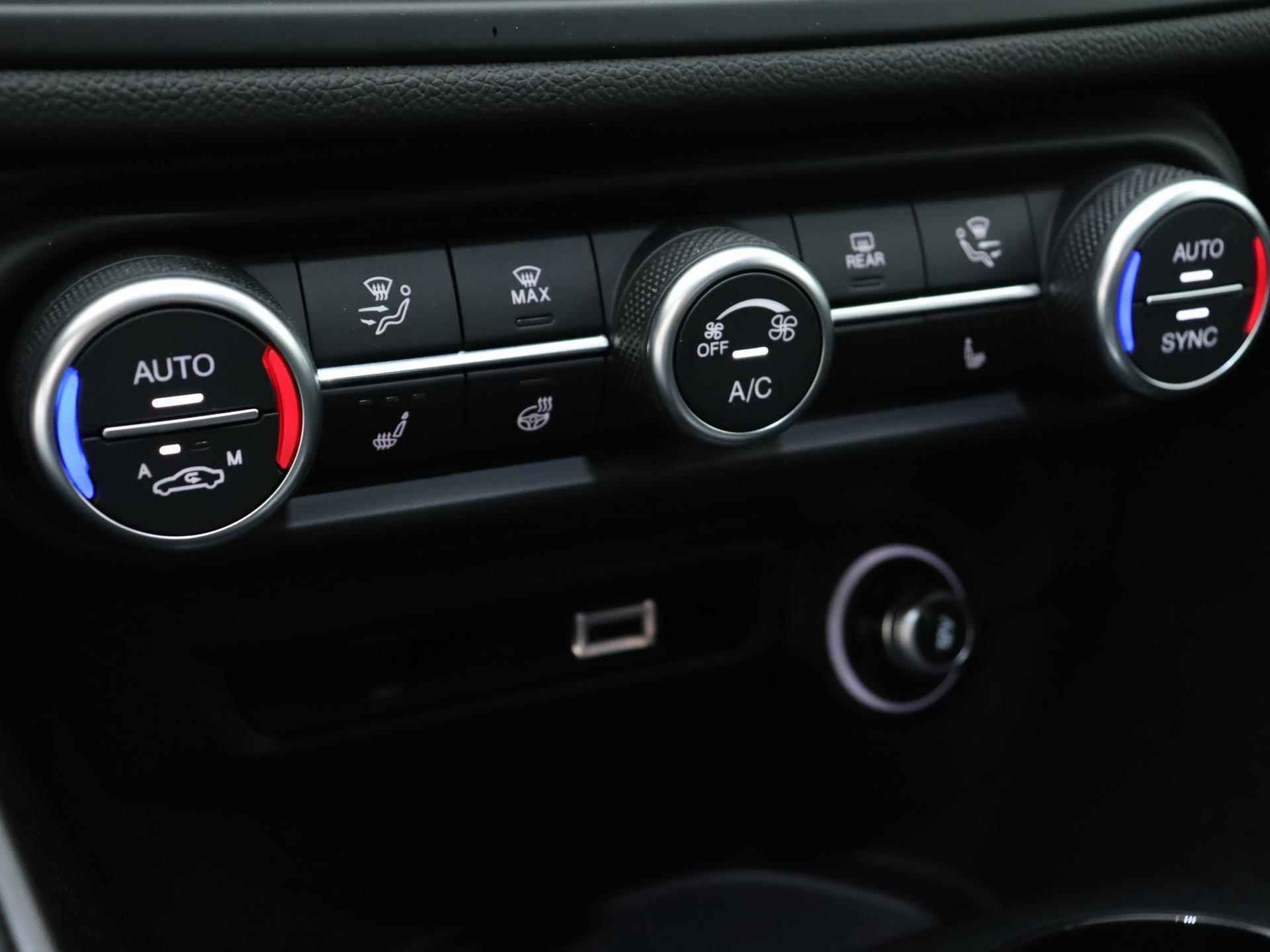Alfa Romeo Giulia GME AWD Sprint 280pk Automaat | Navigatie | Lederen Sportstoelen | Lichtmetalen Velgen 19" | Voorstoelen Verwarmd En Elektrische Lendesteunen | Cruise Control Adaptief - 26/33