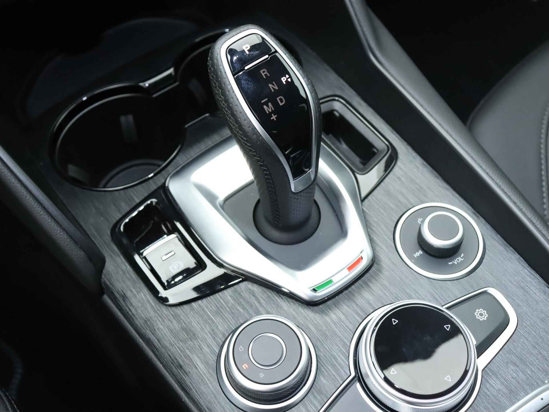 Alfa Romeo Giulia GME AWD Sprint 280pk Automaat | Navigatie | Lederen Sportstoelen | Lichtmetalen Velgen 19" | Voorstoelen Verwarmd En Elektrische Lendesteunen | Cruise Control Adaptief - 28/33