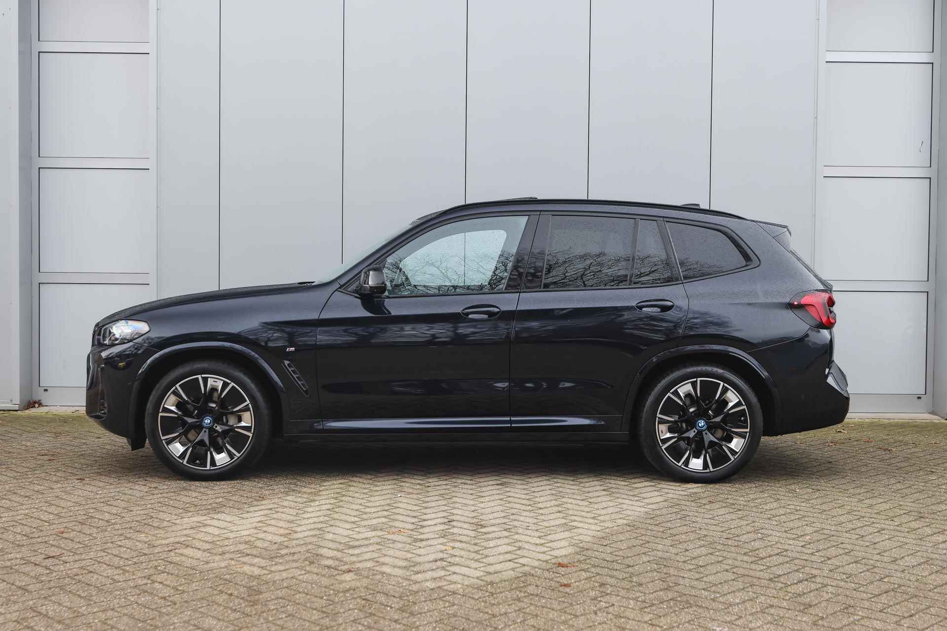 BMW iX3 High Executive / Trekhaak / Sportstoelen / Stoelverwarming / Adaptieve LED / Harman Kardon / Head-Up / Parking Assistant Plus / Live Cockpit Professional - 9/41