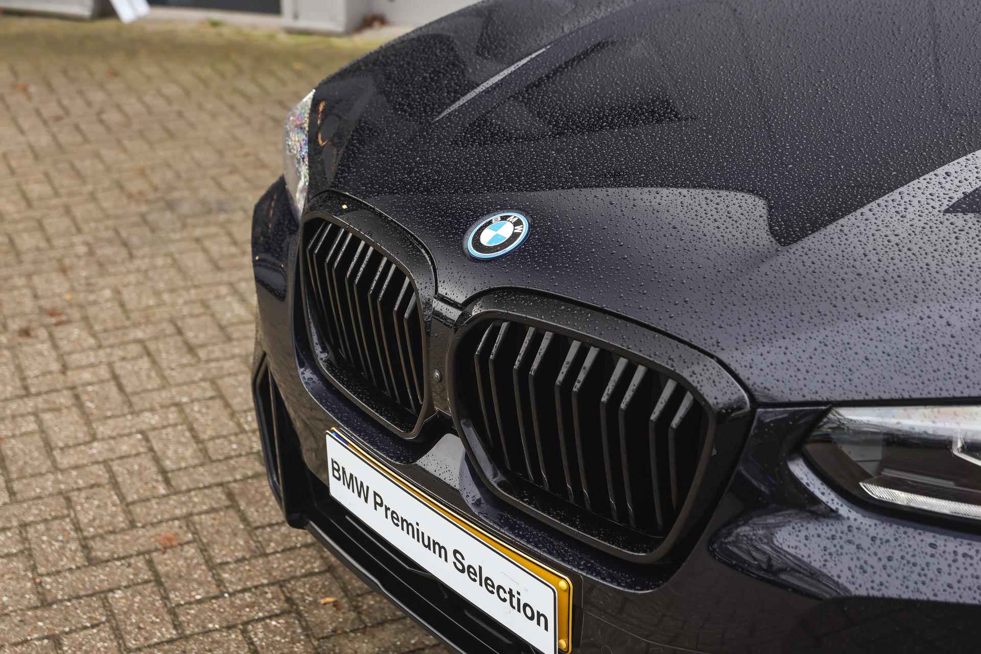 BMW iX3 High Executive / Trekhaak / Sportstoelen / Stoelverwarming / Adaptieve LED / Harman Kardon / Head-Up / Parking Assistant Plus / Live Cockpit Professional - 33/41