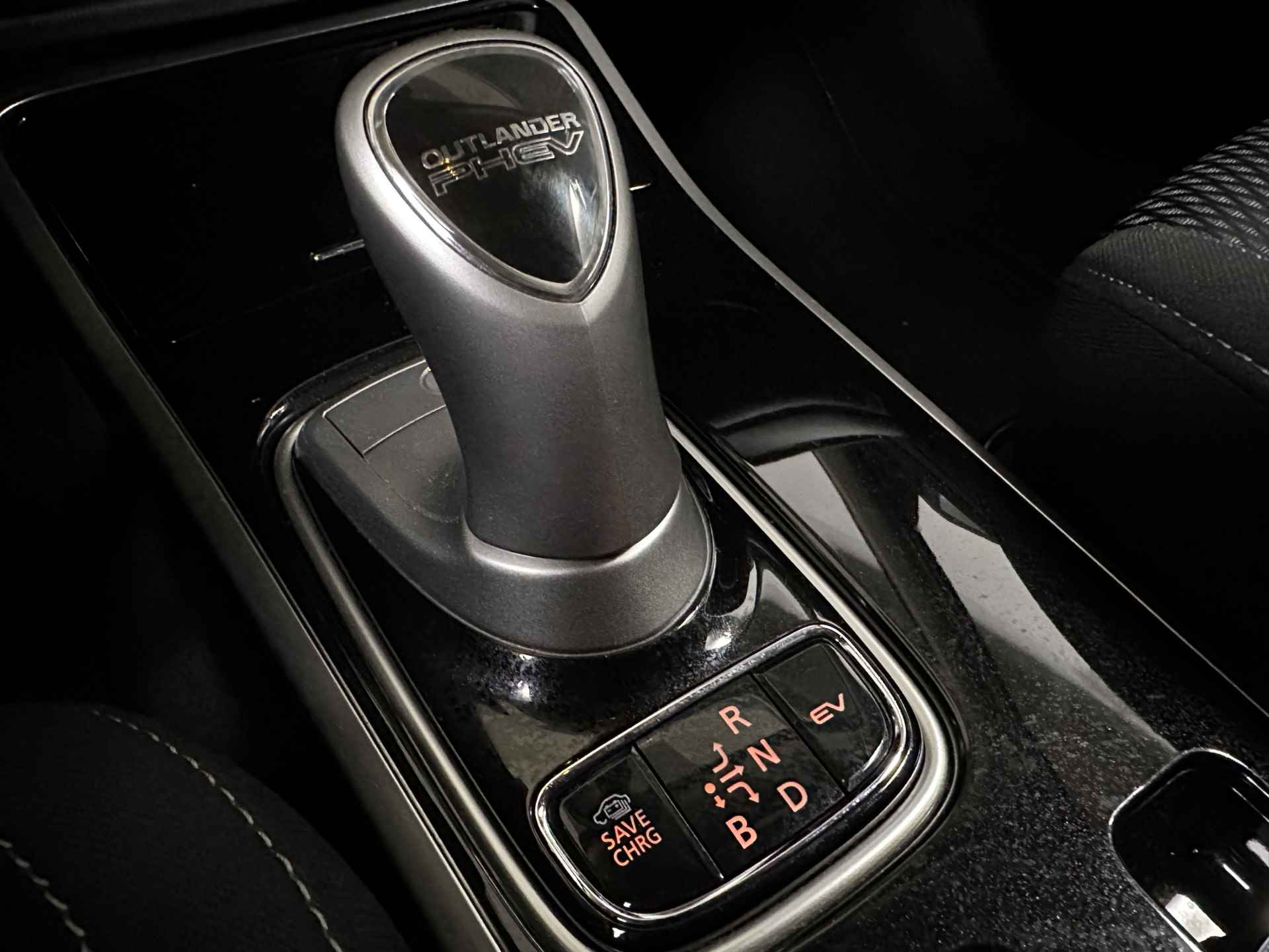 Mitsubishi Outlander 2.4 PHEV Intense Plug In Hybrid Dealer O.H PHEV | Trekhaak Afn. | Camera | Apple Carplay | Keyless |  Stoelverwarming | DAB | Cruise Control | - 31/37