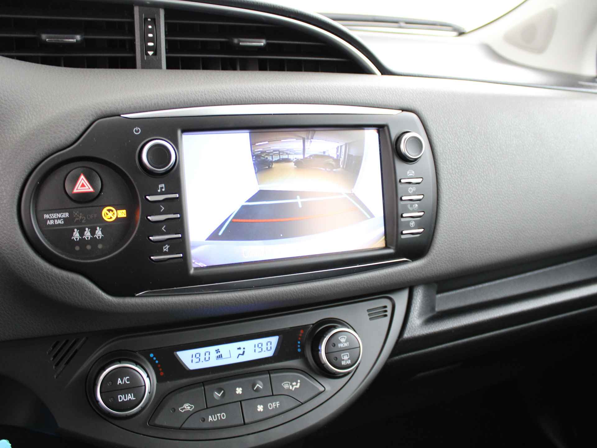 Toyota Yaris 1.5 VVT-i Active | Camera | Climate Control | Bluetooth | - 8/43