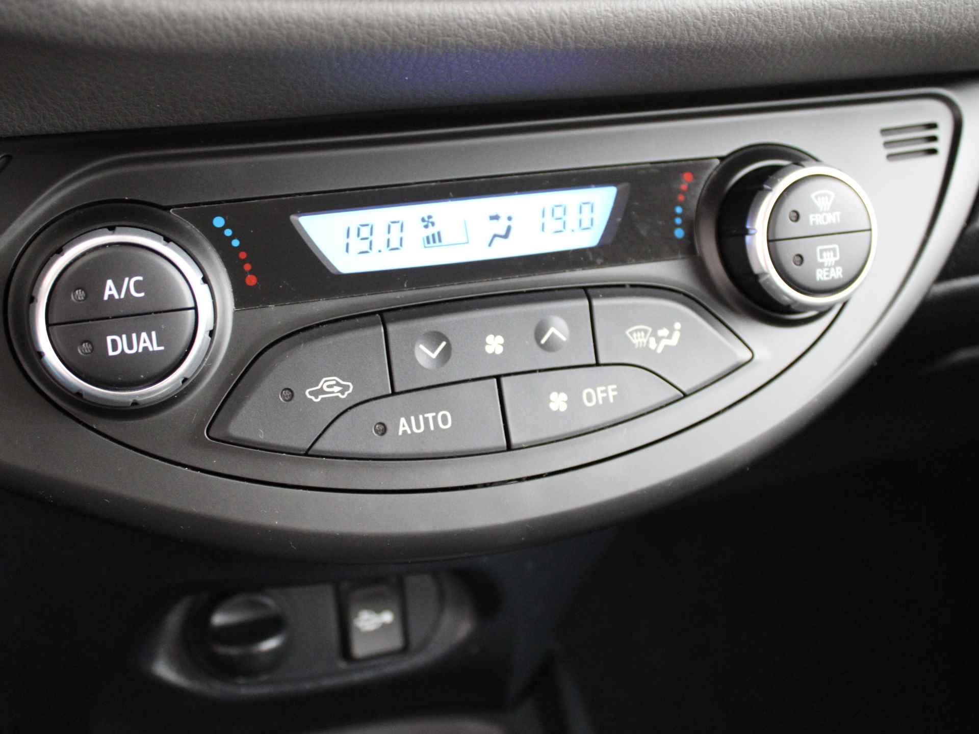 Toyota Yaris 1.5 VVT-i Active | Camera | Climate Control | Bluetooth | - 11/43