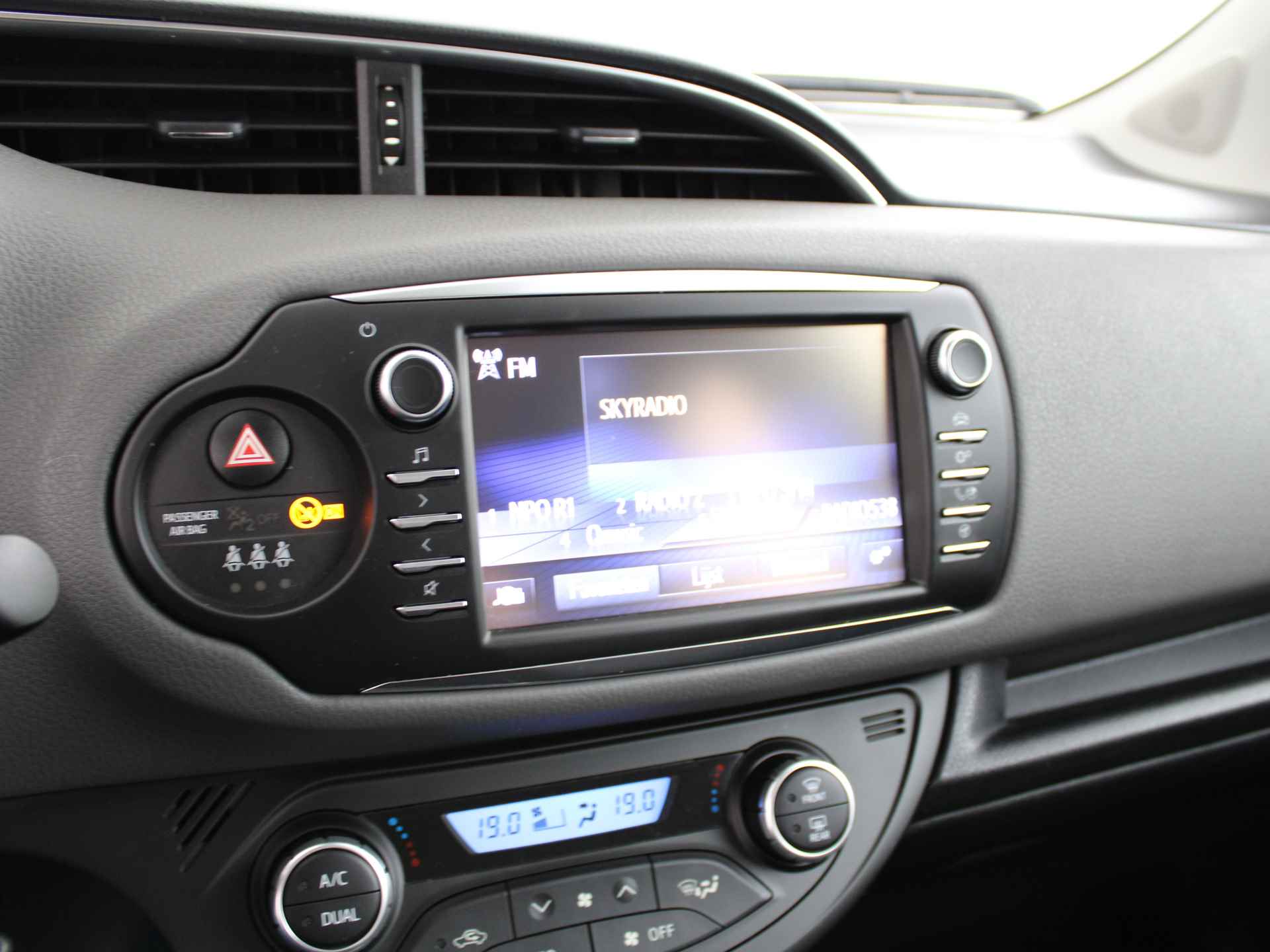 Toyota Yaris 1.5 VVT-i Active | Camera | Climate Control | Bluetooth | - 42/43