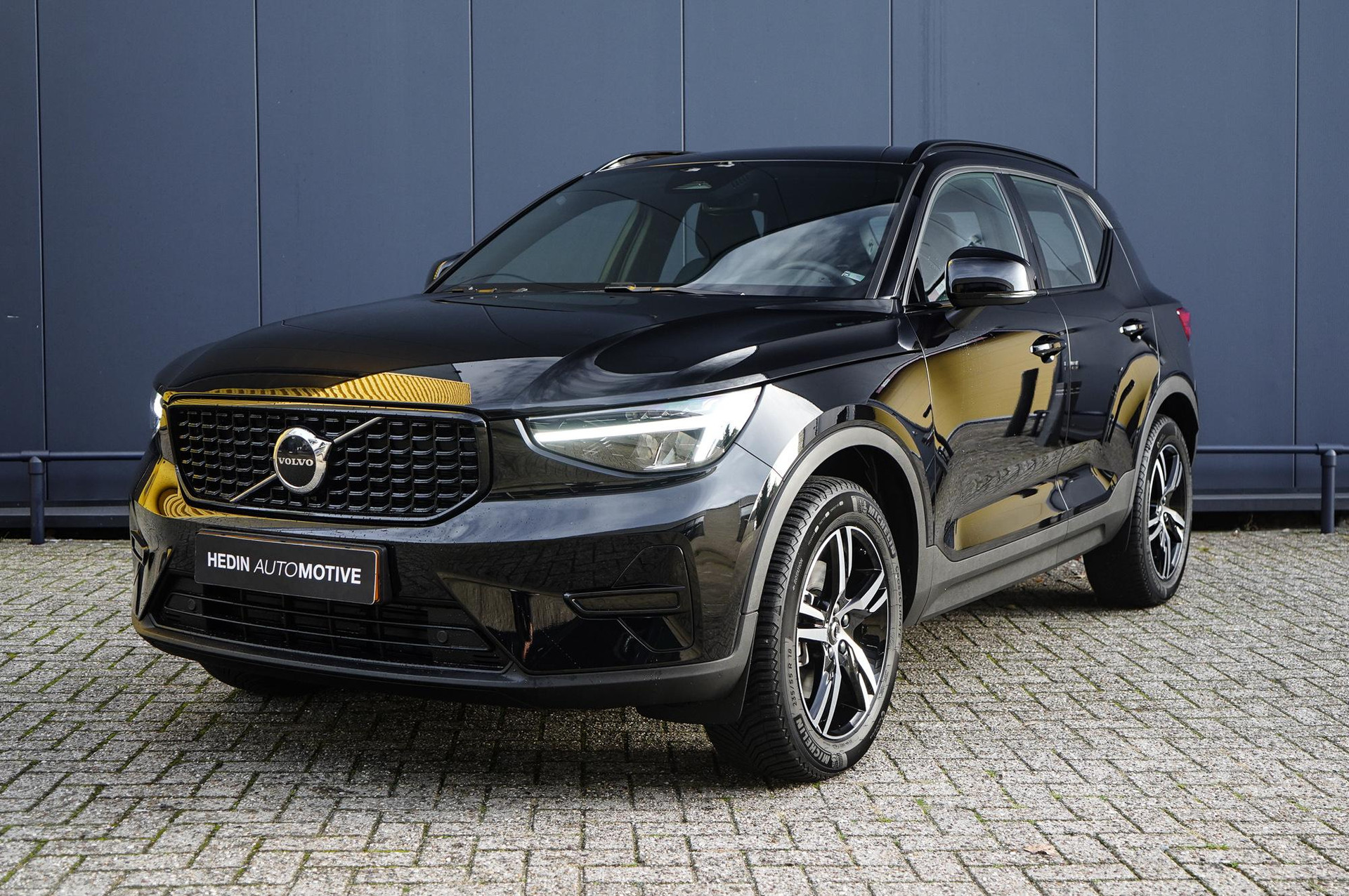 Volvo XC40 2.0 B4 Plus Dark | Trekhaak | Voorruitverwarming | Harman/Kardon | Park Assist