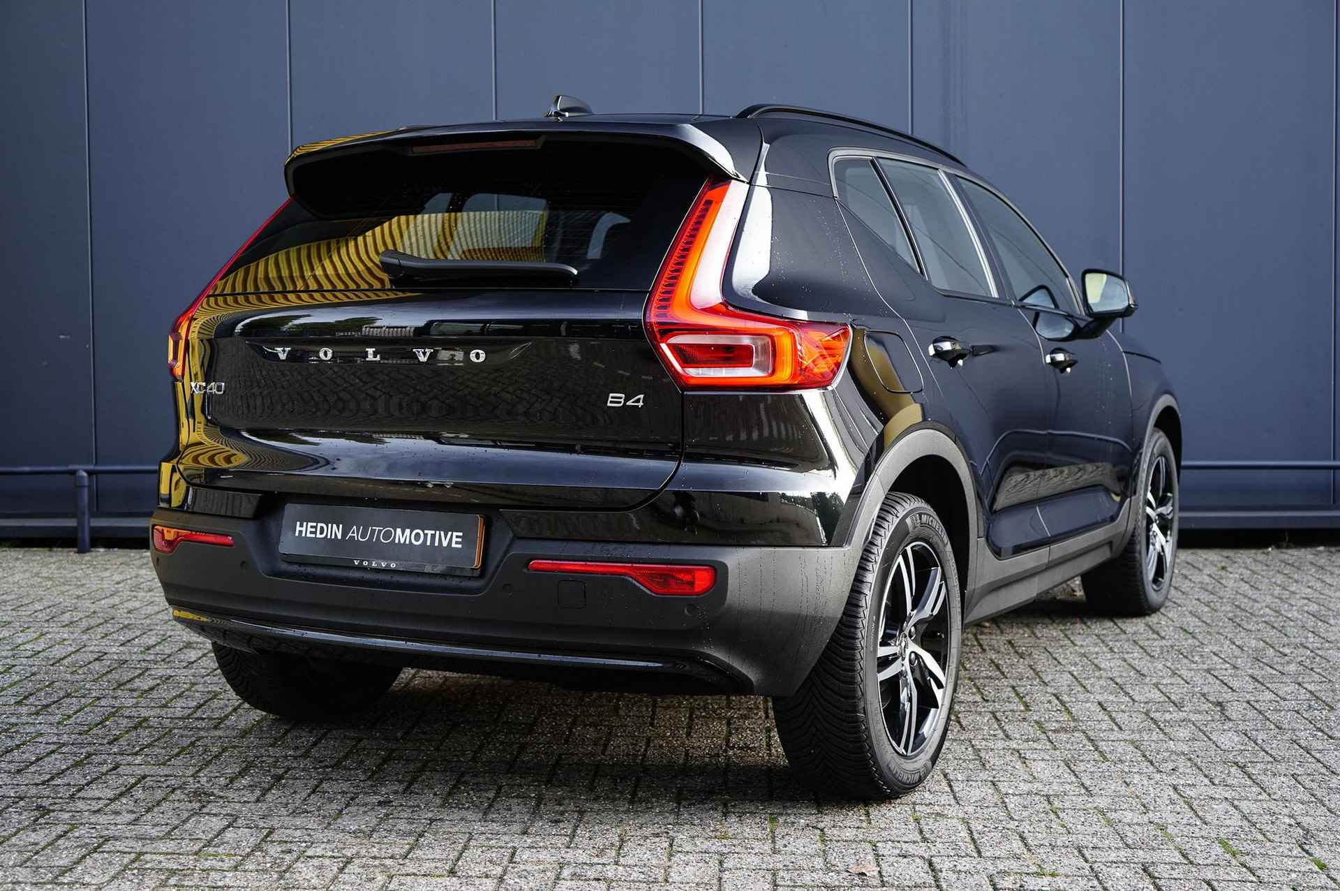 Volvo XC40 2.0 B4 Plus Dark | Trekhaak | Voorruitverwarming | Harman/Kardon | Park Assist - 6/28