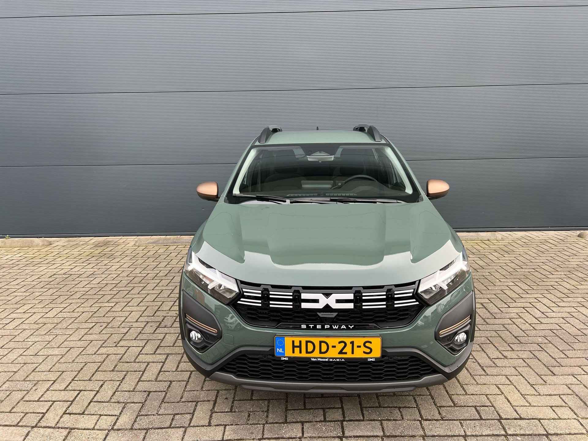 Dacia Sandero Stepway 1.1 TCe 110 Extreme | Navigatie | Achteruitrijcamera | Parkeersensoren Voor & Achter | Climate Control - 2/22