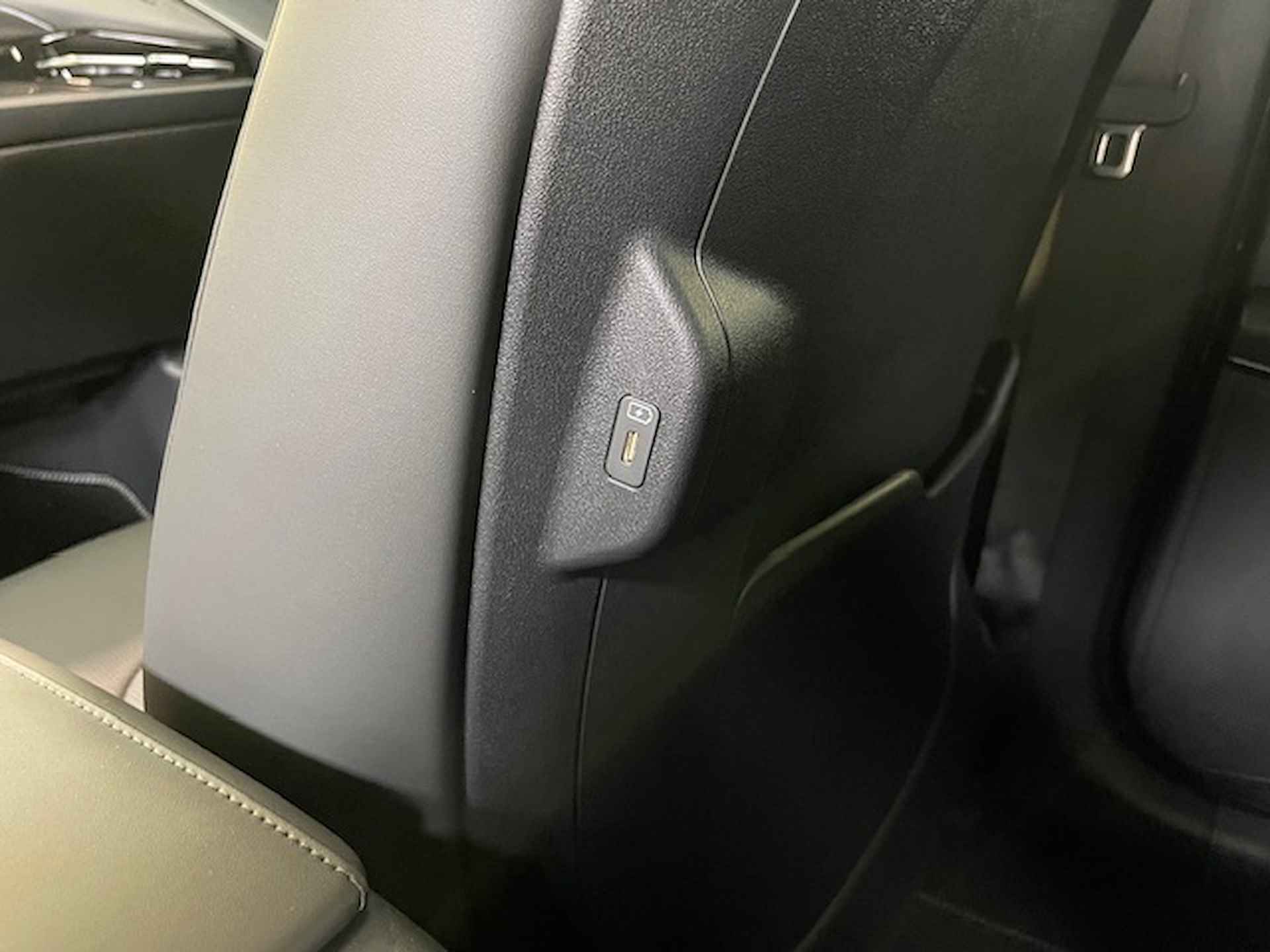 Kia Niro 1.6 GDi Hybrid DynamicPlusLine - Navigatie - Camera - LED verlichting - Stoelverwarming/Stuurverwarming - Privacy glas - Adaptieve cruise control - Snelwegassistentie - Apple Carplay - Fabrieksgarantie tot 2031 - 21/34