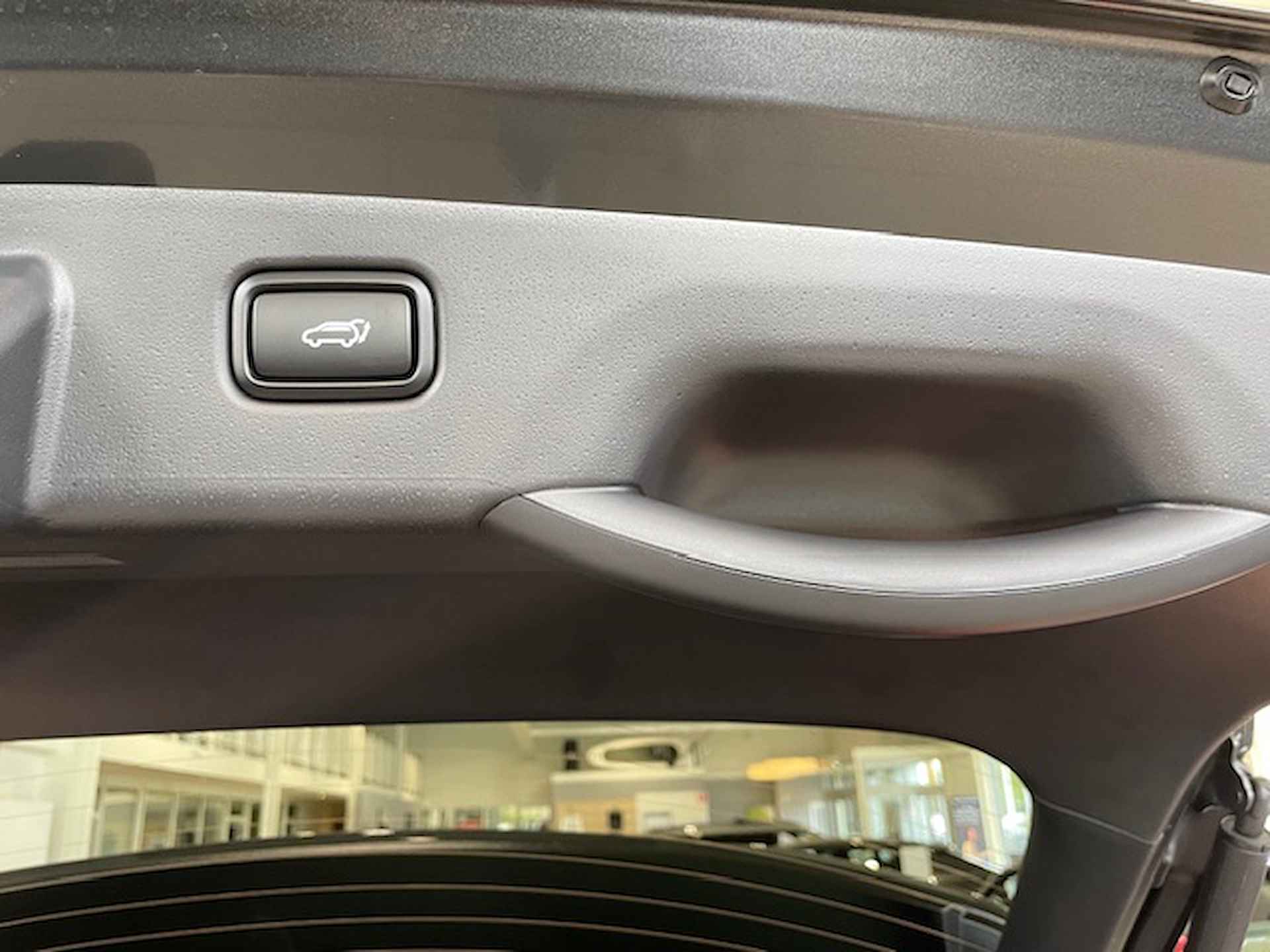 Kia Niro 1.6 GDi Hybrid DynamicPlusLine - Navigatie - Camera - LED verlichting - Stoelverwarming/Stuurverwarming - Privacy glas - Adaptieve cruise control - Snelwegassistentie - Apple Carplay - Fabrieksgarantie tot 2031 - 25/34