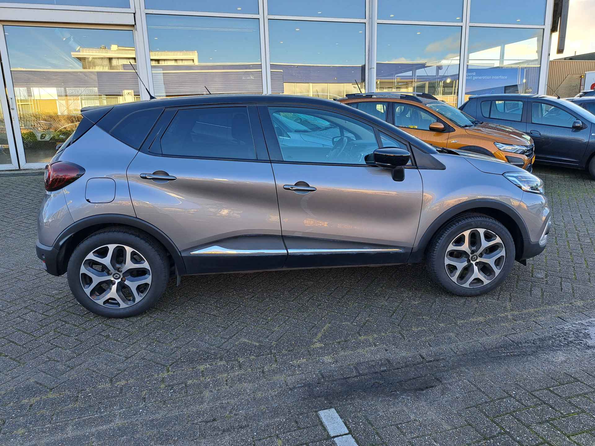 Renault Captur 0.9 TCe 90 Intens |Climat Control | Cruise | Sensoren | Navigatie | Camera | | incl. Bovag rijklaarpakket met 12 maanden garantie | - 9/24