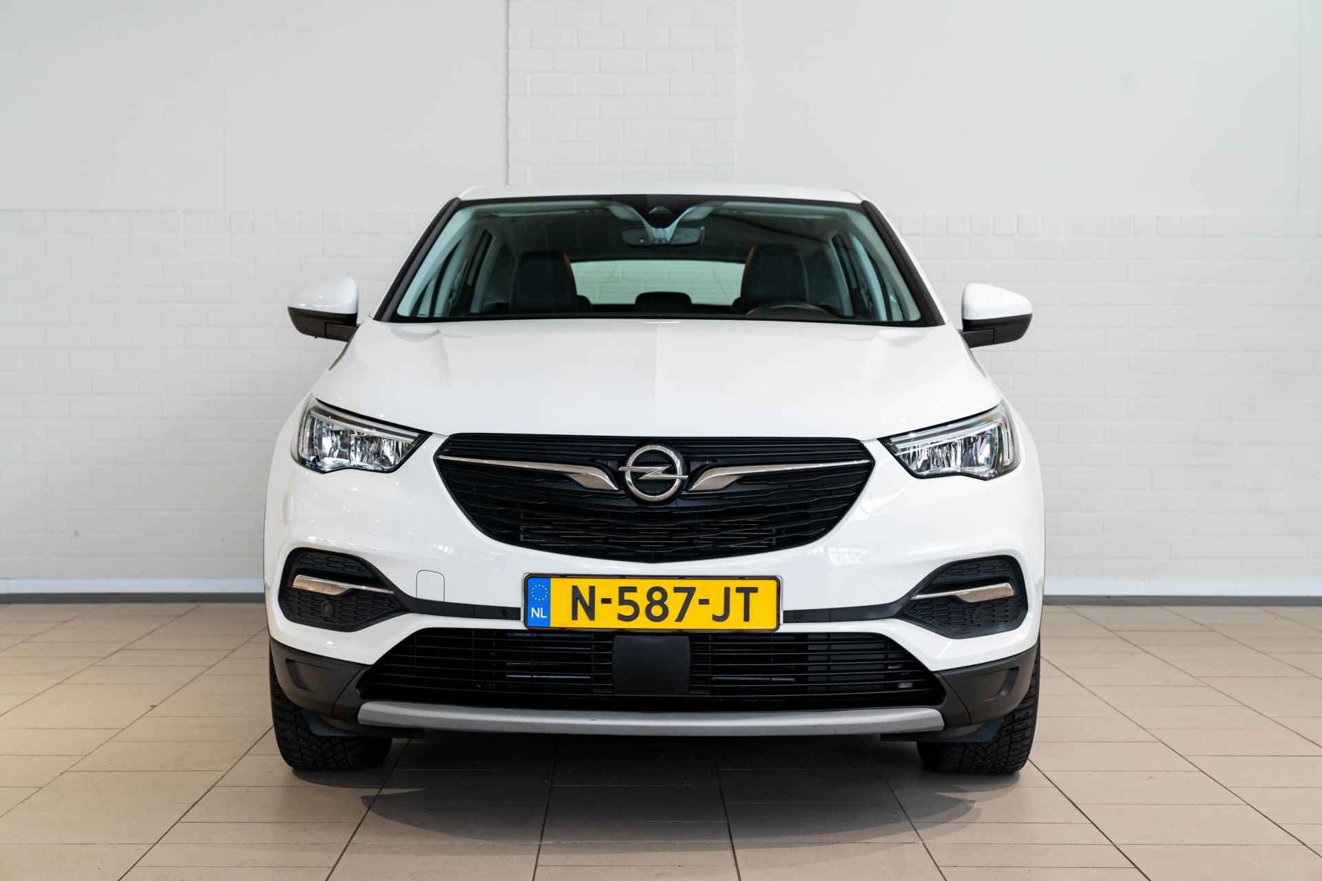 Opel Grandland X 1.6 Turbo Hybrid Elegance | AGR | Trekhaak | Navigatie | Camera | Parkeersensoren | - 2/39