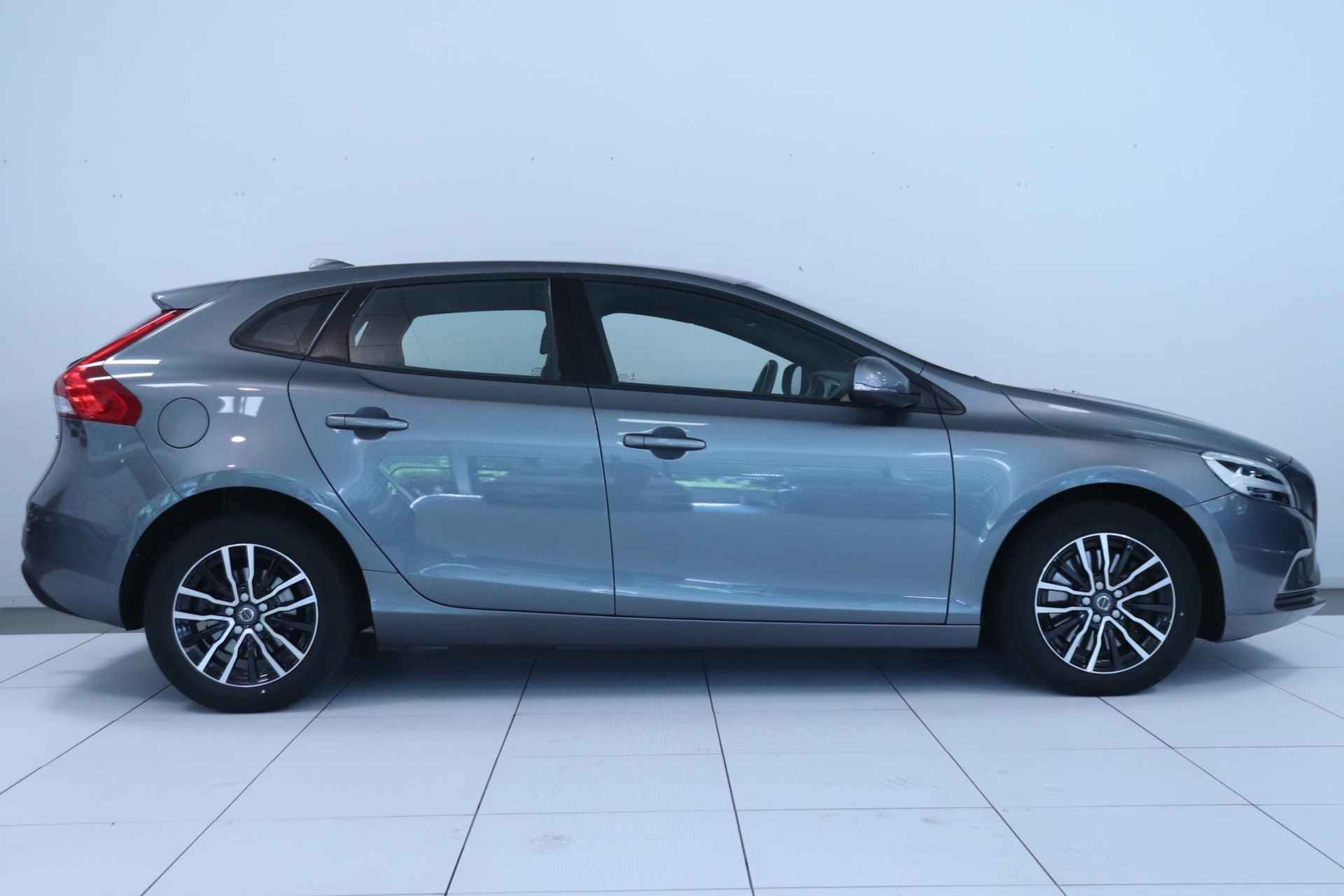 Volvo V40 1.5 T2 Polar+ | Automaat | Trekhaak | Leder | LED | PDC + camera | Stoelverwarming | - 5/27