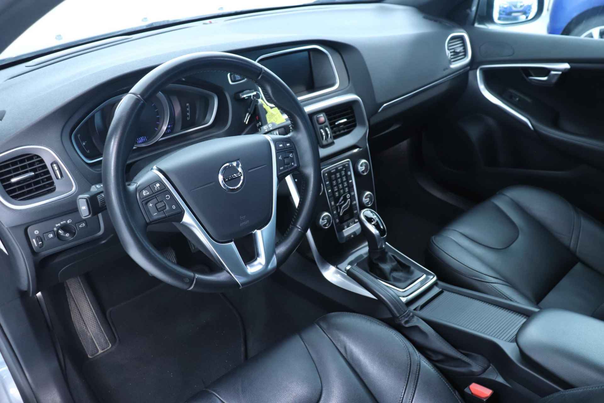 Volvo V40 1.5 T2 Polar+ | Automaat | Trekhaak | Leder | LED | PDC + camera | Stoelverwarming | - 10/27