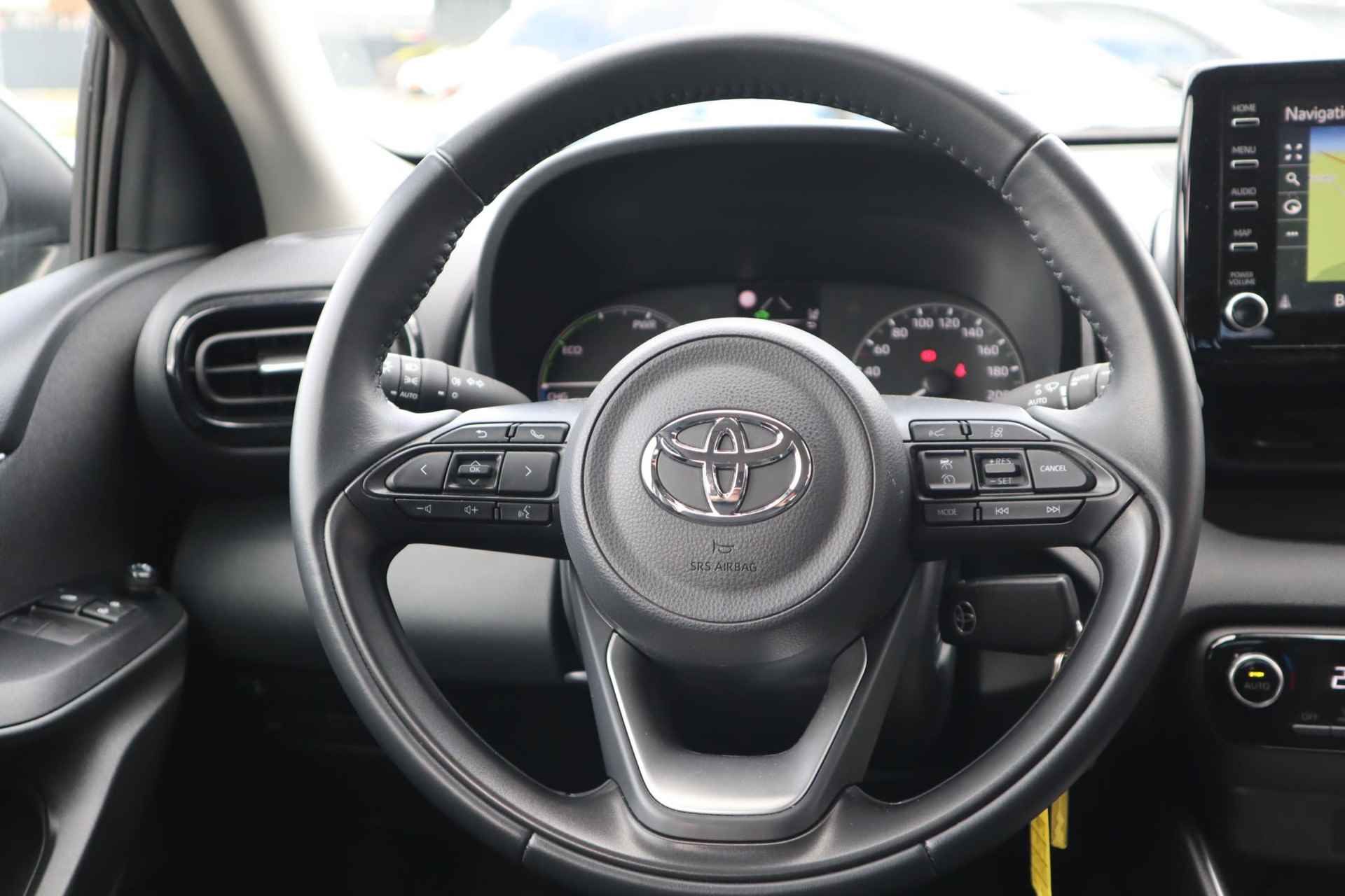 Toyota Yaris 1.5 Hybrid Active 5-DEURS NAVI APPLE/ANDROID CAMERA AD-CRUISE CLIMA ALL-SEASON - 12/24