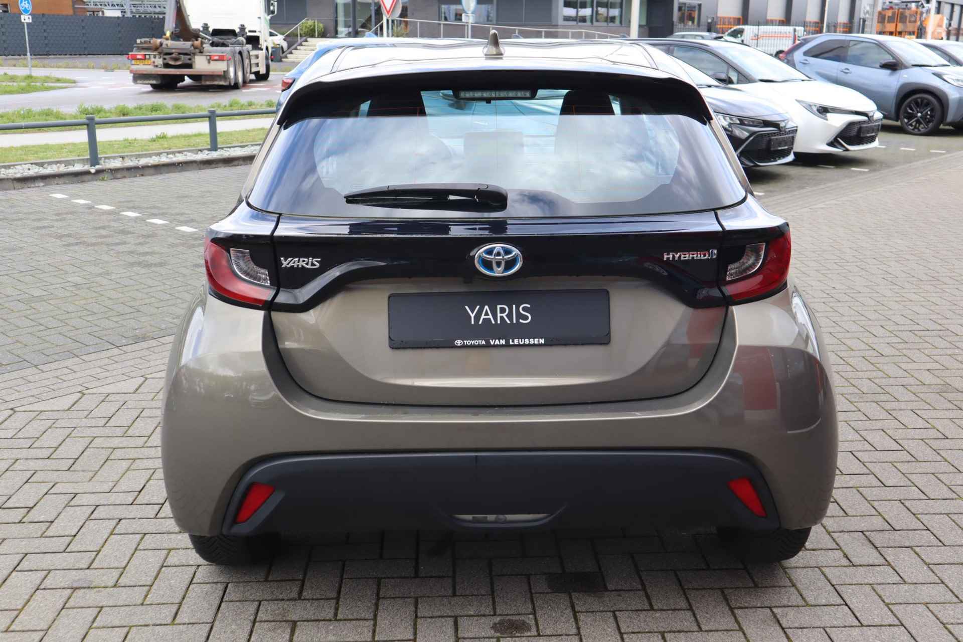 Toyota Yaris 1.5 Hybrid Active 5-DEURS NAVI APPLE/ANDROID CAMERA AD-CRUISE CLIMA ALL-SEASON - 20/24