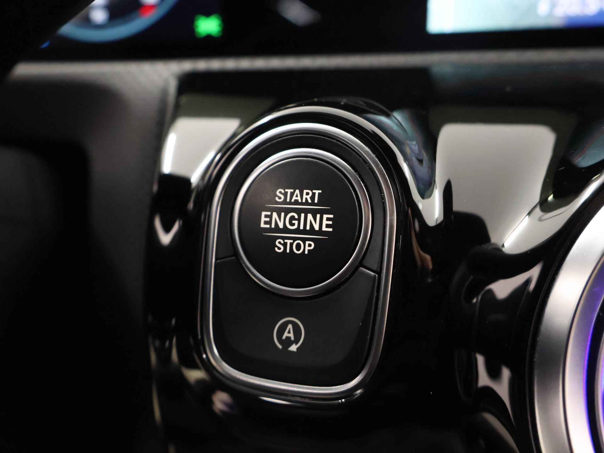 Mercedes-Benz A-klasse 180 Business Solution AMG | Nightpakket | achteruitrijcamera | Led high performance | Widescreen cockpit | Stoelverwarming - 29/42