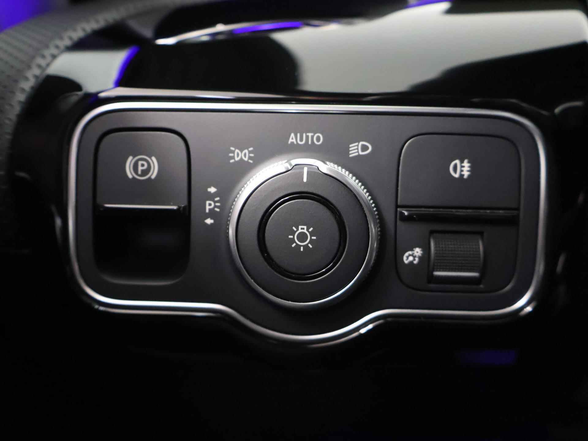 Mercedes-Benz A-klasse 180 Business Solution AMG | Nightpakket | achteruitrijcamera | Led high performance | Widescreen cockpit | Stoelverwarming - 34/42