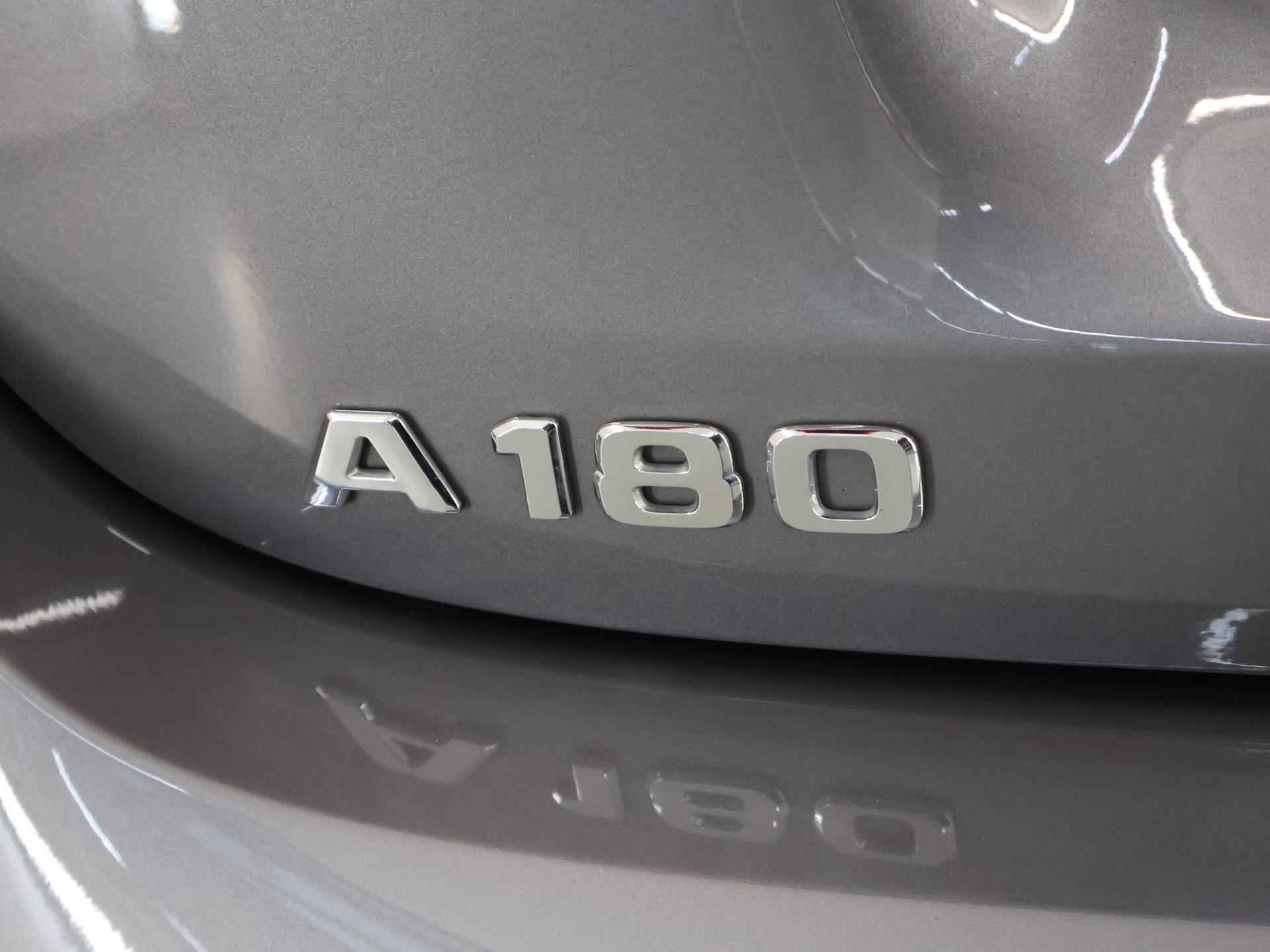Mercedes-Benz A-klasse 180 Business Solution AMG | Nightpakket | achteruitrijcamera | Led high performance | Widescreen cockpit | Stoelverwarming - 38/42