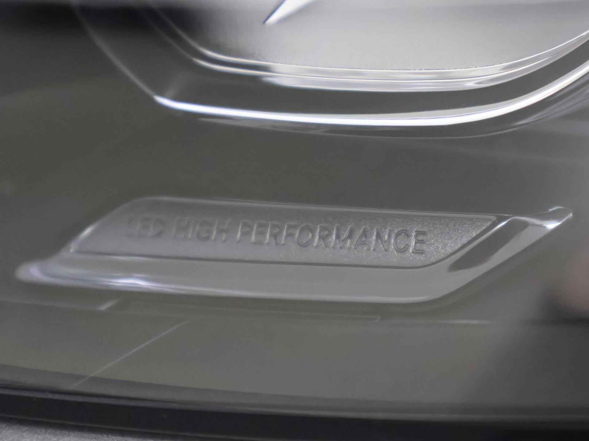 Mercedes-Benz A-klasse 180 Business Solution AMG | Nightpakket | achteruitrijcamera | Led high performance | Widescreen cockpit | Stoelverwarming - 39/42