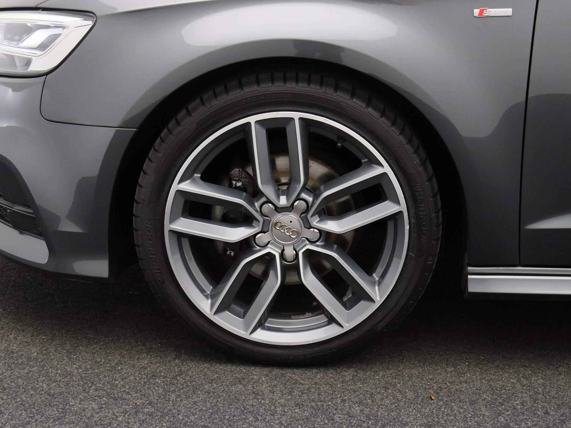 Audi A3 Sportback 35 TFSI CoD Sport S Line Edition | Half-Leder | Navigatie | Airco | Parkeersensoren | 18 Inch Velgen | LED | - 15/38