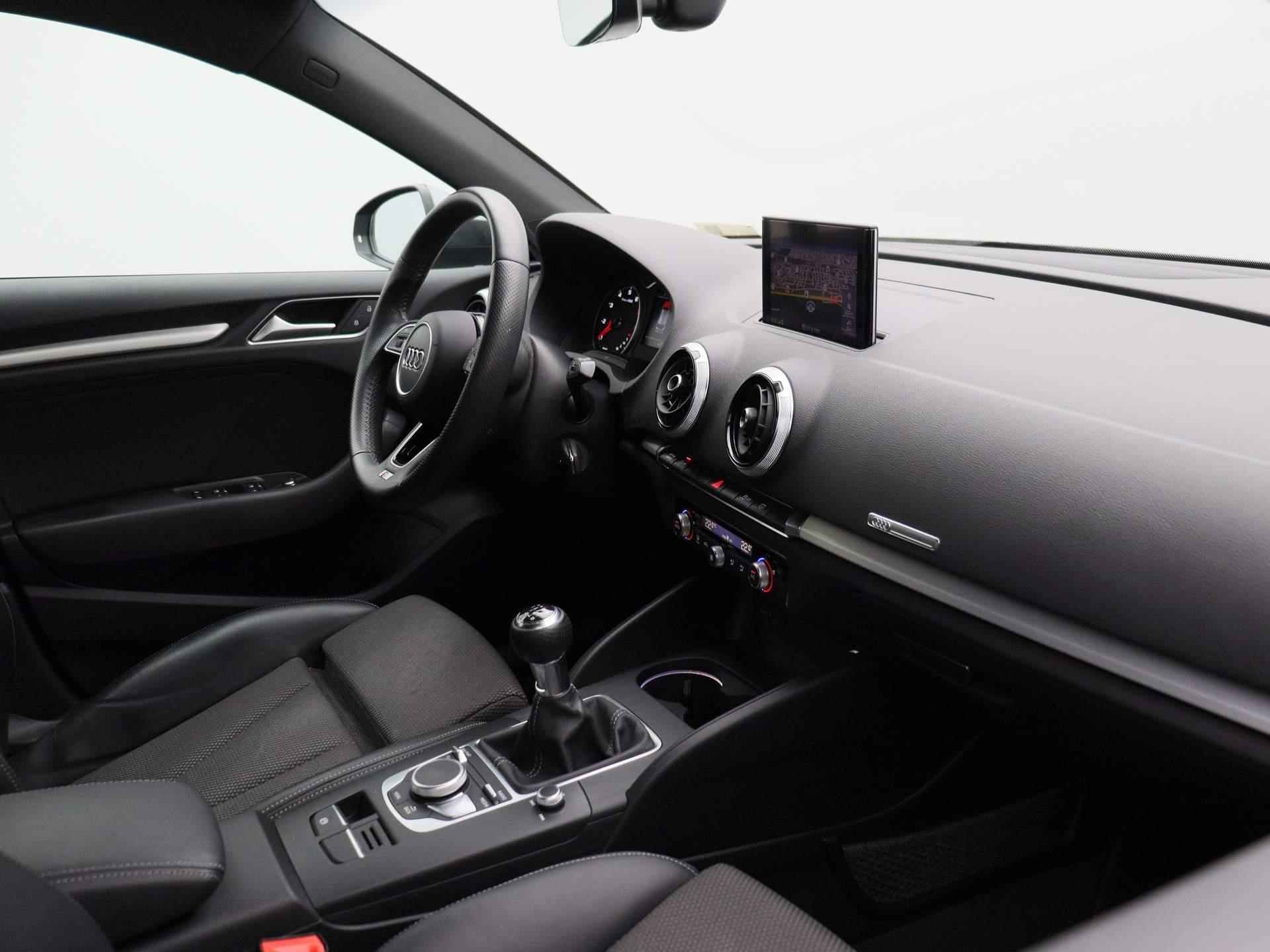 Audi A3 Sportback 35 TFSI CoD Sport S Line Edition | Half-Leder | Navigatie | Airco | Parkeersensoren | 18 Inch Velgen | LED | - 33/38