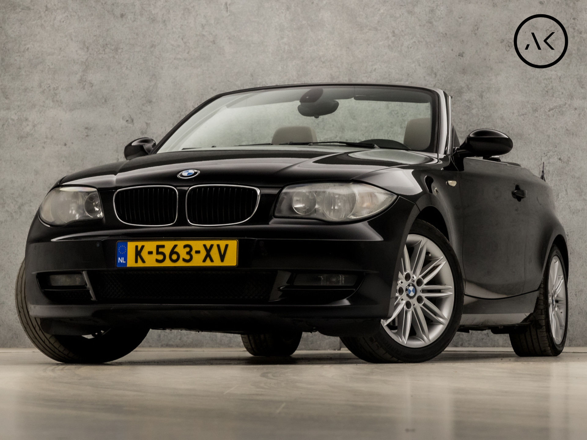 BMW 1 Serie Cabrio 118i Sportline (YOUNGTIMER, NAVIGATIE, STOELVERWARMING, CRUISE, LEDEREN SPORTSTOELEN, PARKEERSENSOREN, NIEUWE APK, LM VELGEN, NIEUWSTAAT)