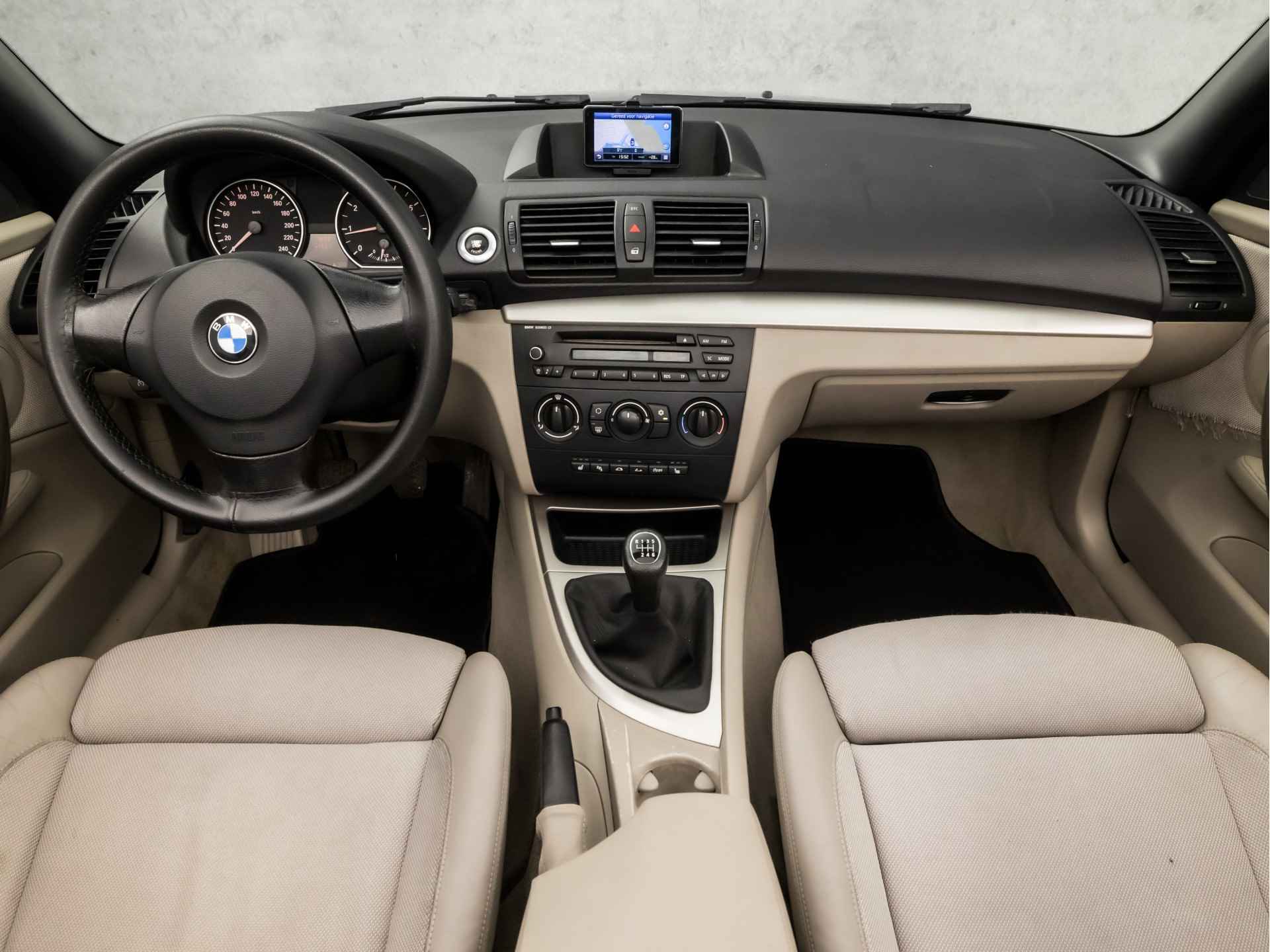 BMW 1 Serie Cabrio 118i Sportline (YOUNGTIMER, NAVIGATIE, STOELVERWARMING, CRUISE, LEDEREN SPORTSTOELEN, PARKEERSENSOREN, NIEUWE APK, LM VELGEN, NIEUWSTAAT) - 6/29