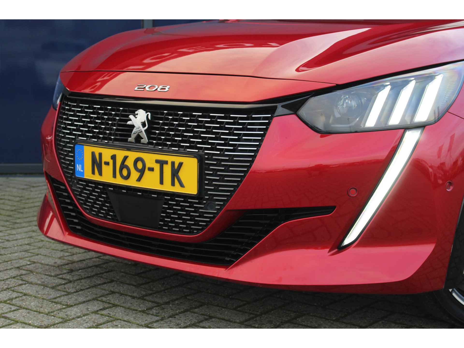 Peugeot 208 1.2 PureTech 130 Pk GT | Camera | Carplay | Leder/Stof | Dode hoek | 17" LMV | Getint glas | Sfeer S - 5/36