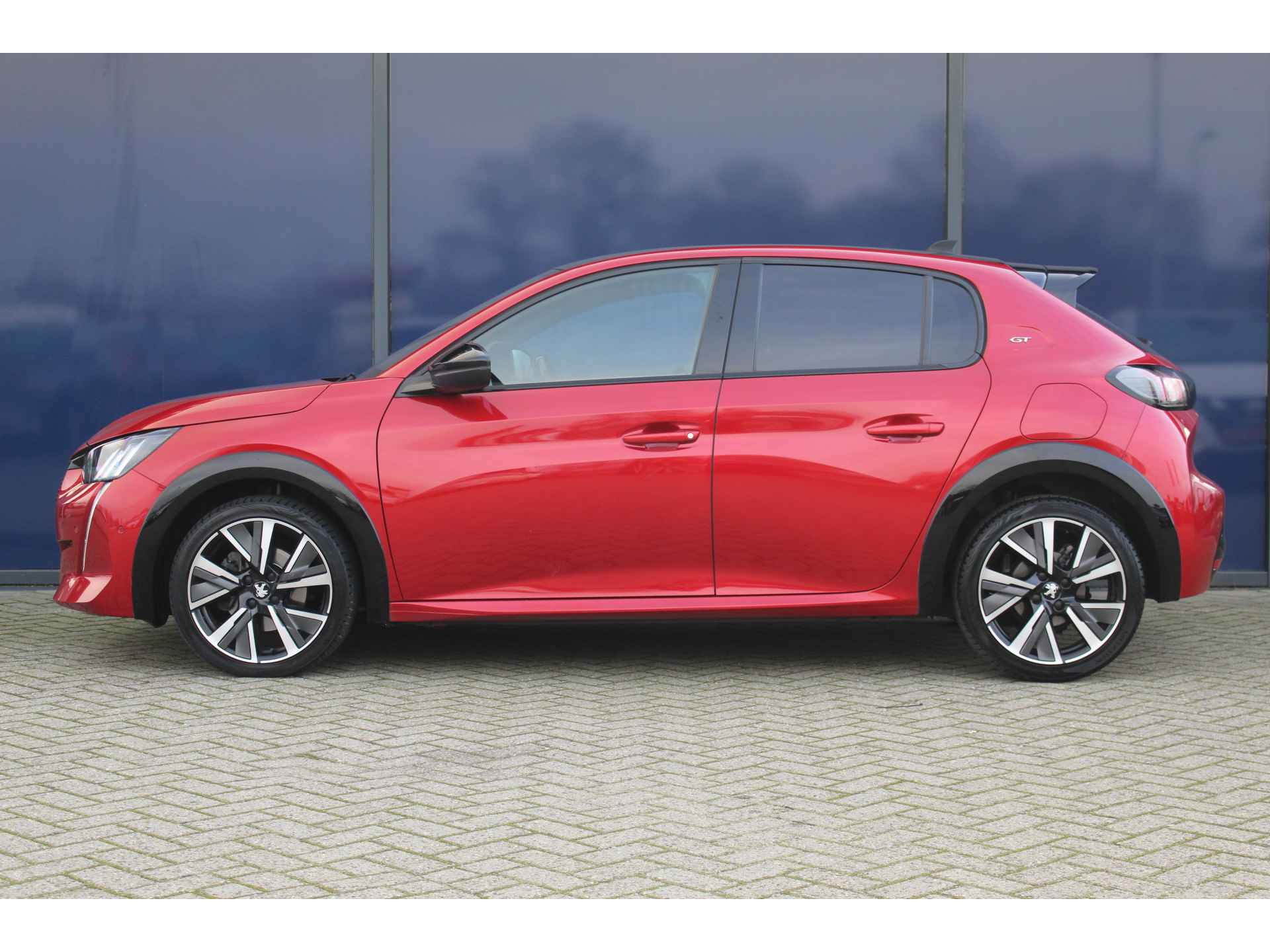 Peugeot 208 1.2 PureTech 130 Pk GT | Camera | Carplay | Leder/Stof | Dode hoek | 17" LMV | Getint glas | Sfeer S - 35/36