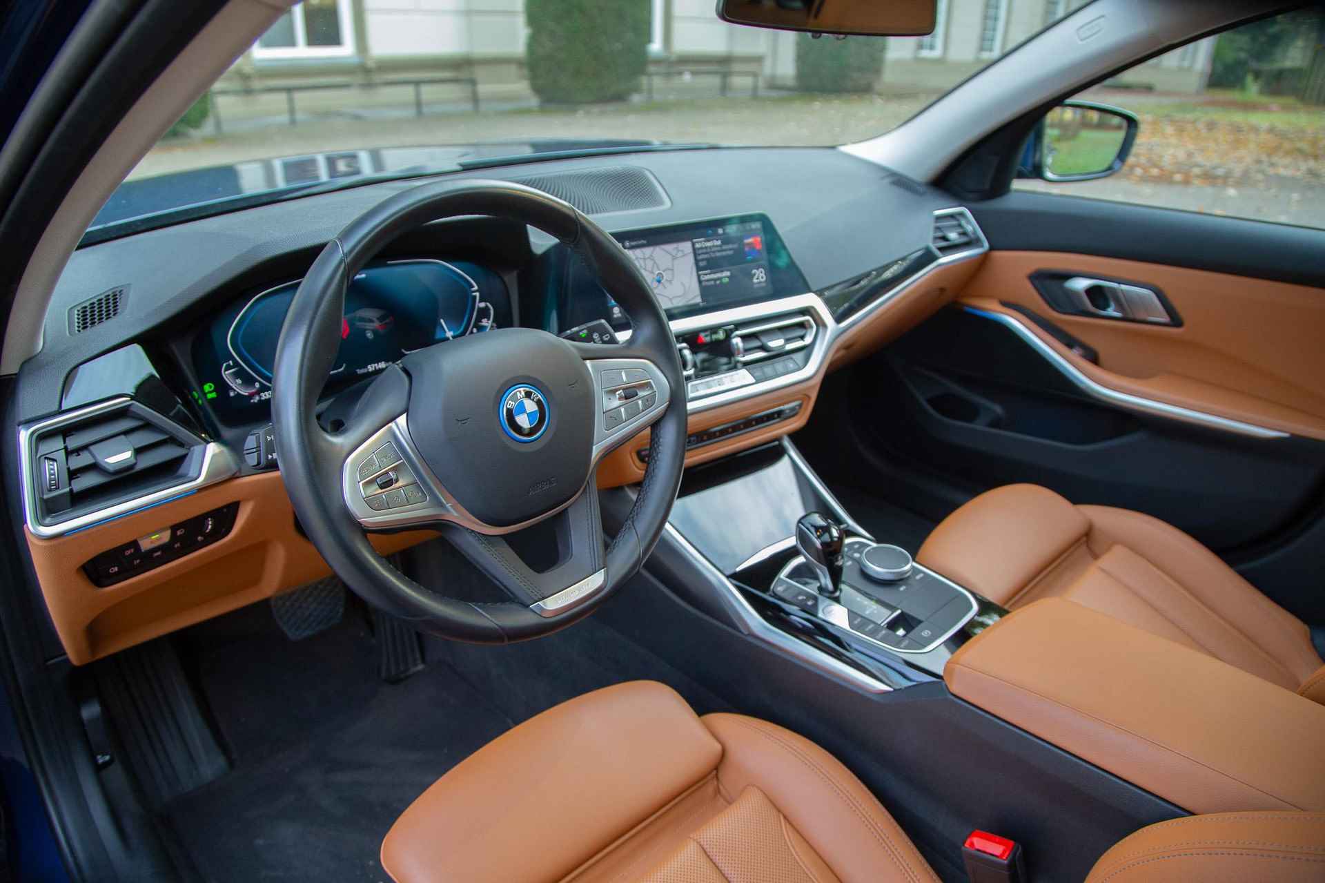 BMW 3-serie Touring 330e High Executive Pano | Individual Leder | Camera | Nieuwstaat - 18/55