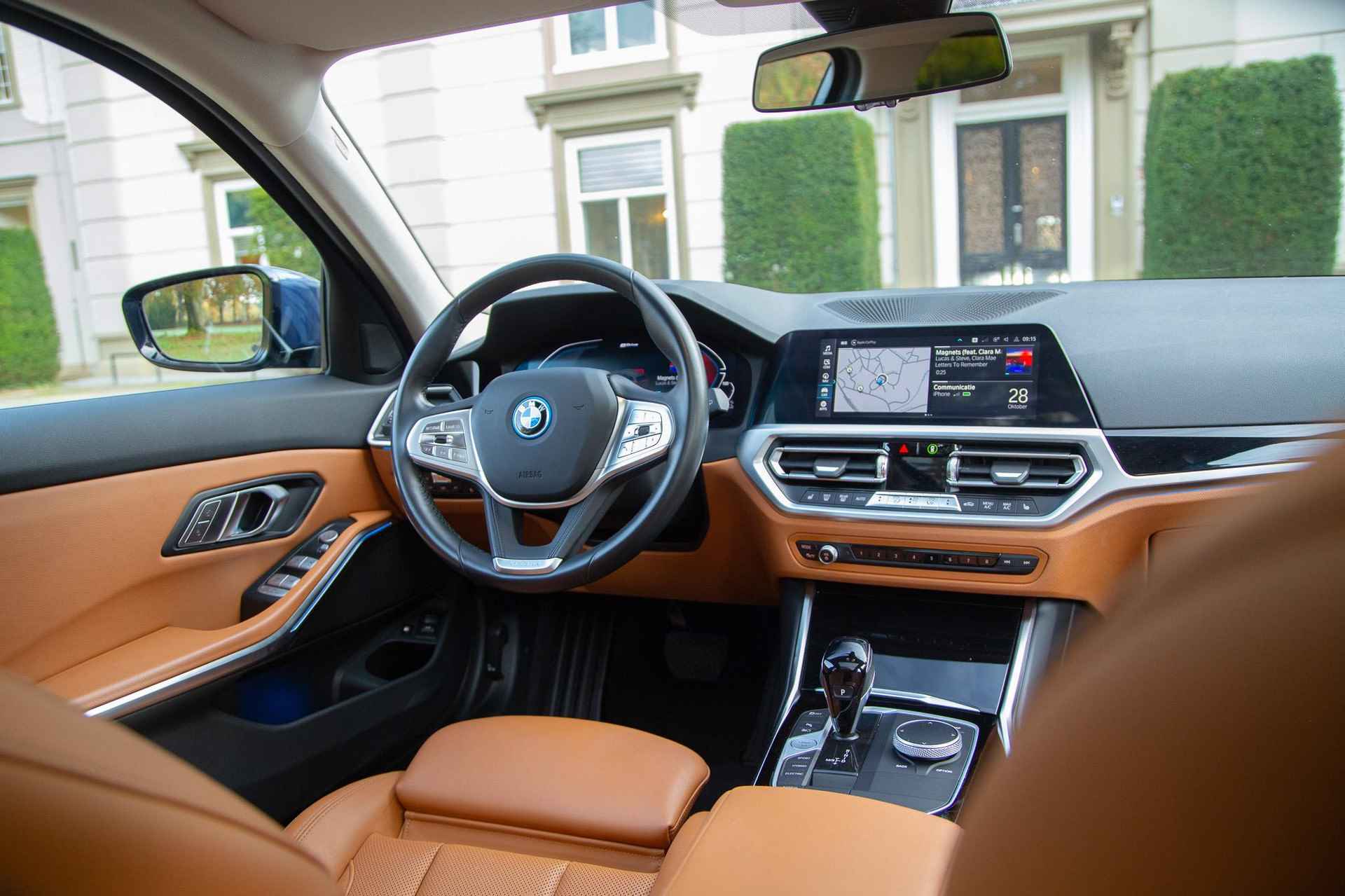 BMW 3-serie Touring 330e High Executive Pano | Individual Leder | Camera | Nieuwstaat - 39/55