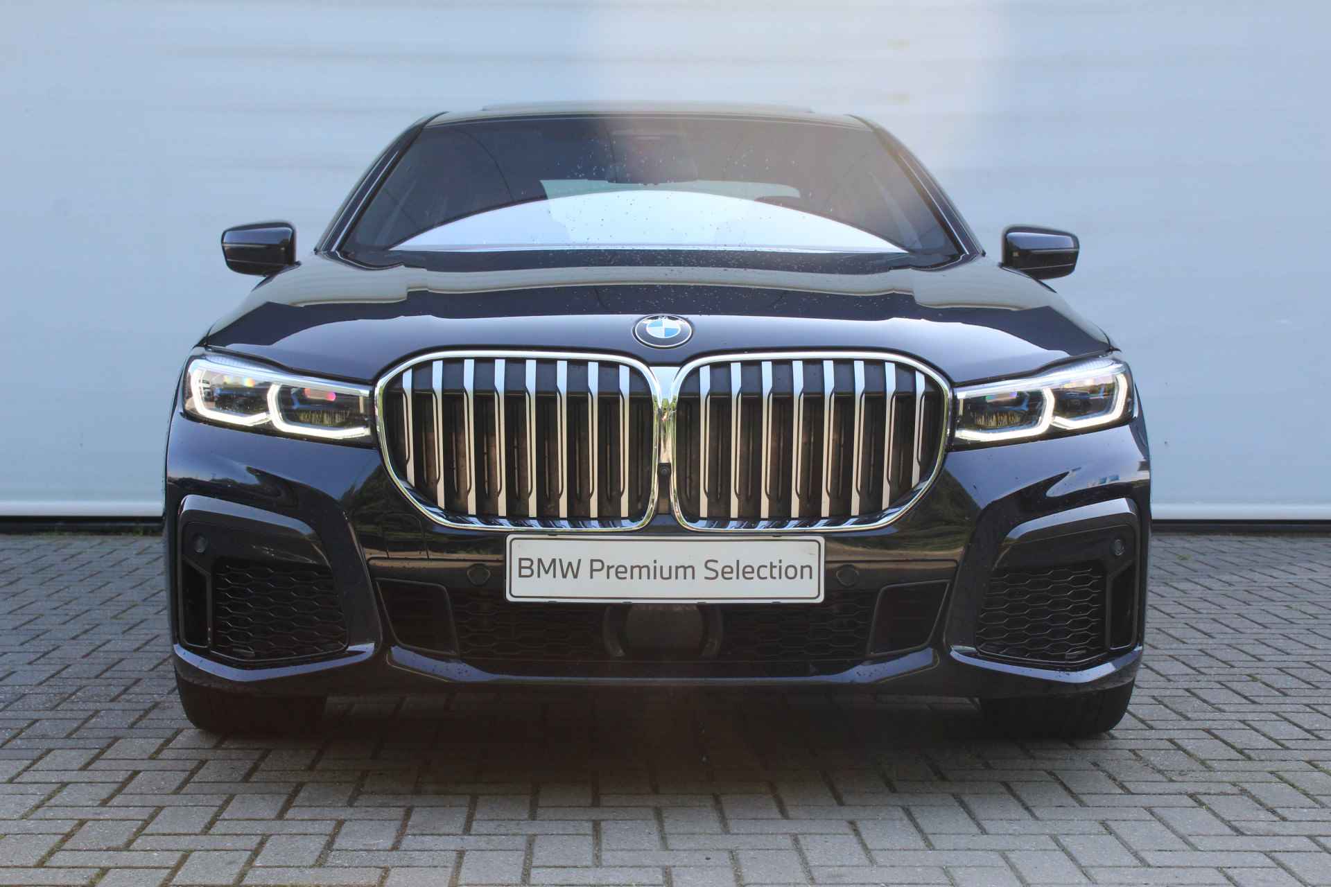 BMW 7 Serie 745e High Executive M Sport Automaat / Schuif-kanteldak / Active Steering / Massagefunctie / Laserlight / Harman Kardon / Head-Up / Parking Assistant Plus - 4/28