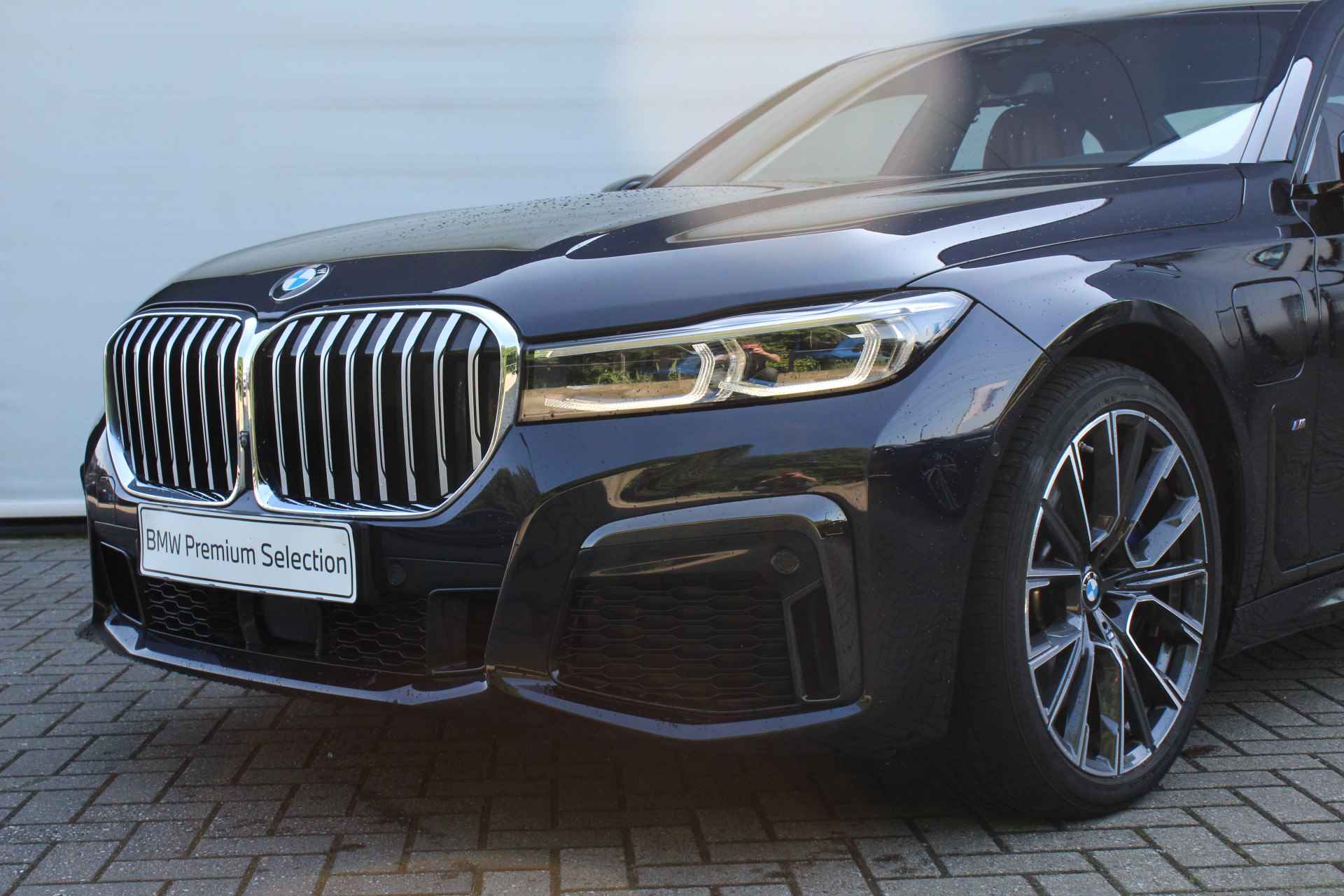 BMW 7 Serie 745e High Executive M Sport Automaat / Schuif-kanteldak / Active Steering / Massagefunctie / Laserlight / Harman Kardon / Head-Up / Parking Assistant Plus - 8/28