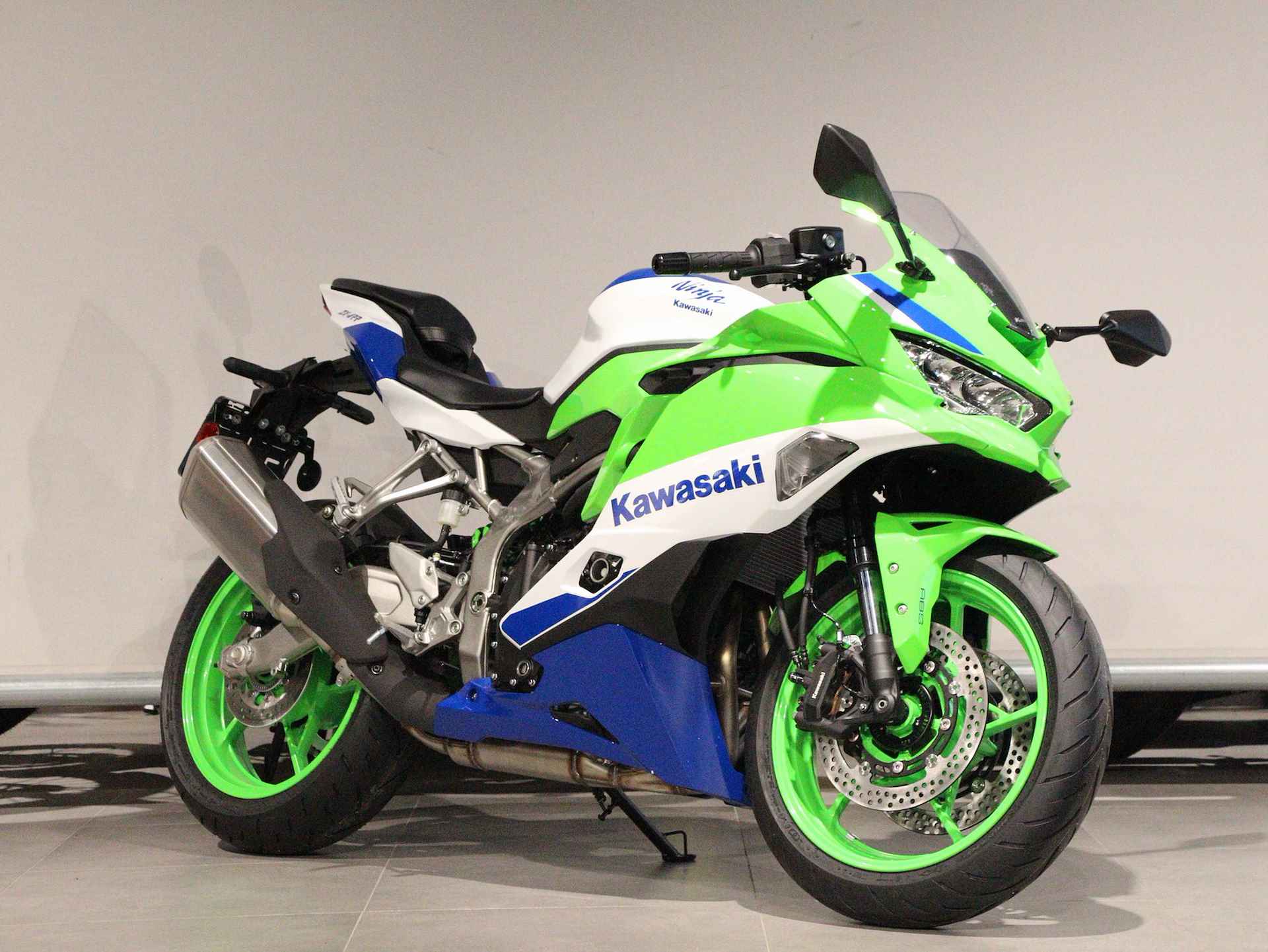 Kawasaki ZX-4RR 40TH ANNIVERSARY - 2/9