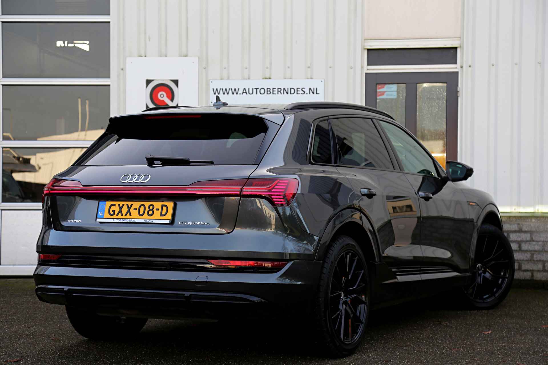 Audi e-tron 55 quattro S-Line 408PK 95 kWh*Excl. BTW*Adapt. Luchtvering/Black Pack/Leder/Afneemb. Trekhaak/HUD/360/3D Camera/Memorie/Keyless - 2/66