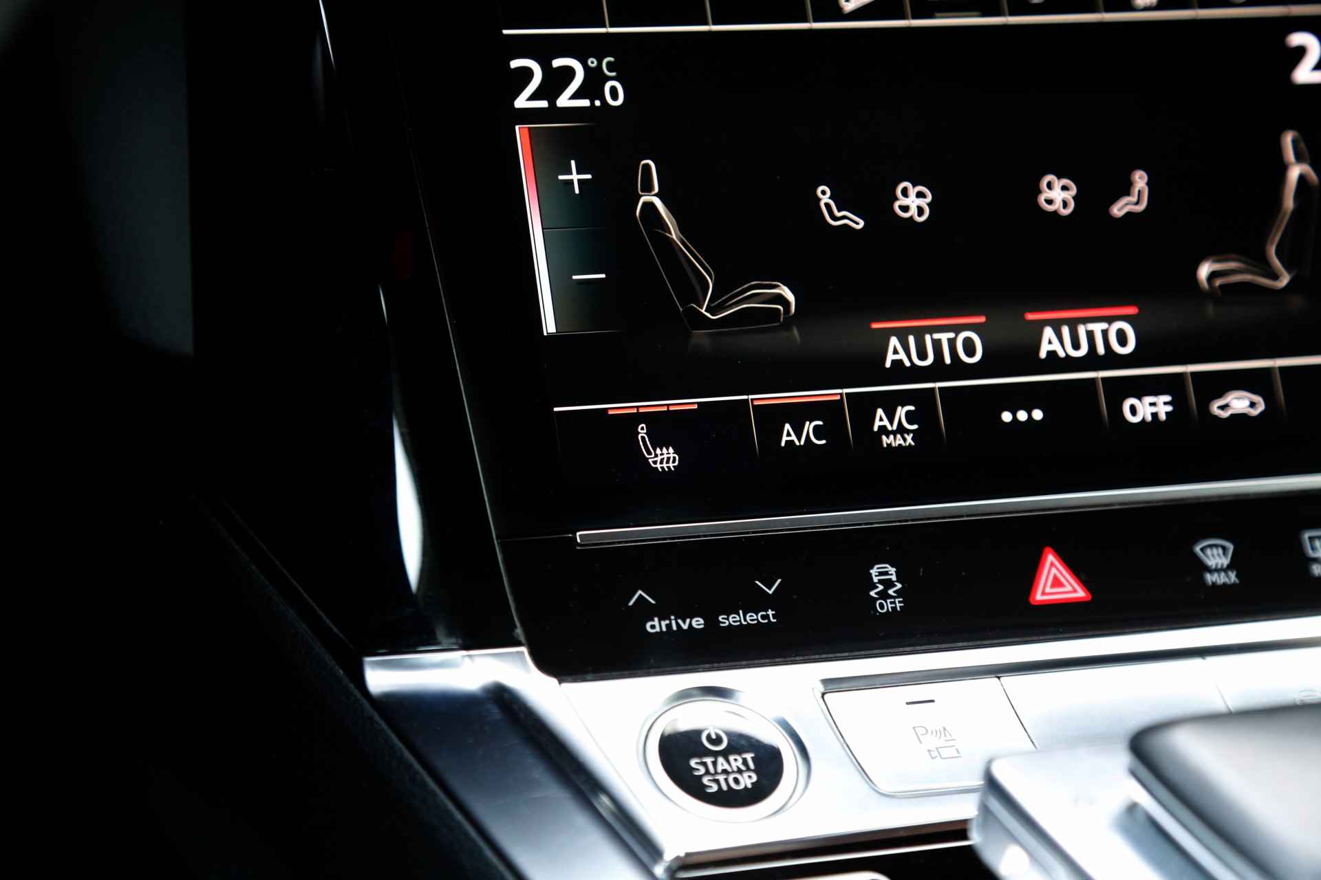 Audi e-tron 55 quattro S-Line 408PK 95 kWh*Excl. BTW*Adapt. Luchtvering/Black Pack/Leder/Afneemb. Trekhaak/HUD/360/3D Camera/Memorie/Keyless - 20/66