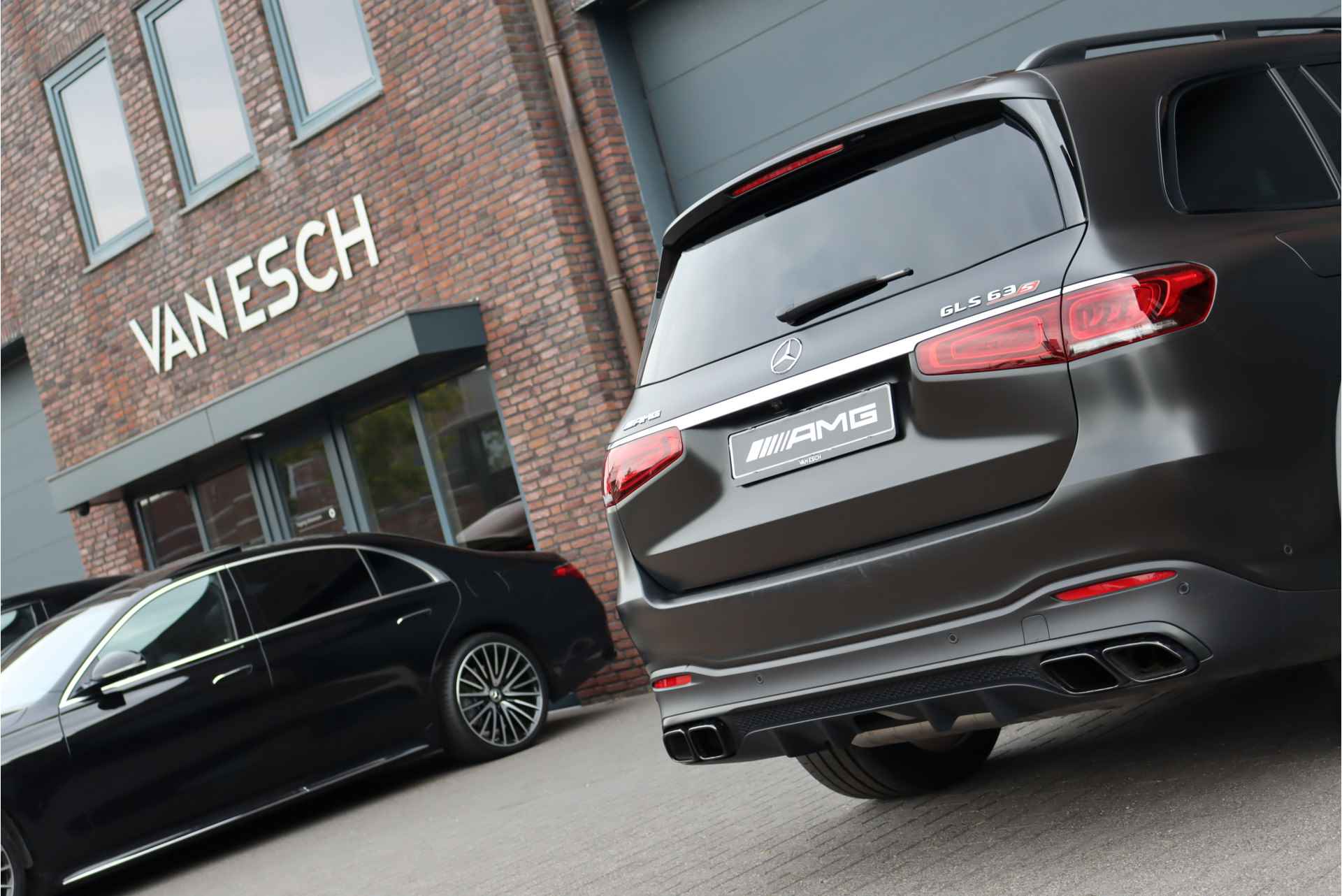 Mercedes-Benz GLS AMG 63 4MATIC+ Premium+ Aut9 | Airmatic | Distronic+ | Panoramadak | MBUX Tablet | Massage | Carbon | Stoelventilatie | Verwarmd Stuurwiel | AMG Drive Unit | - 22/56