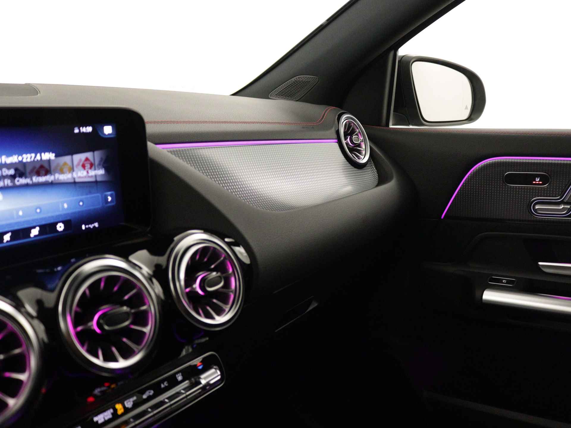 Mercedes-Benz EQA 250+ Business Edition 71 kWh | AMG Line | Business Plus pakket | Nightpakket | Dodehoekassistent | KEYLESS-GO comfort pakket | Parkeerpakket met 360°-camera | Stoelverwarming vooraan | - 7/38