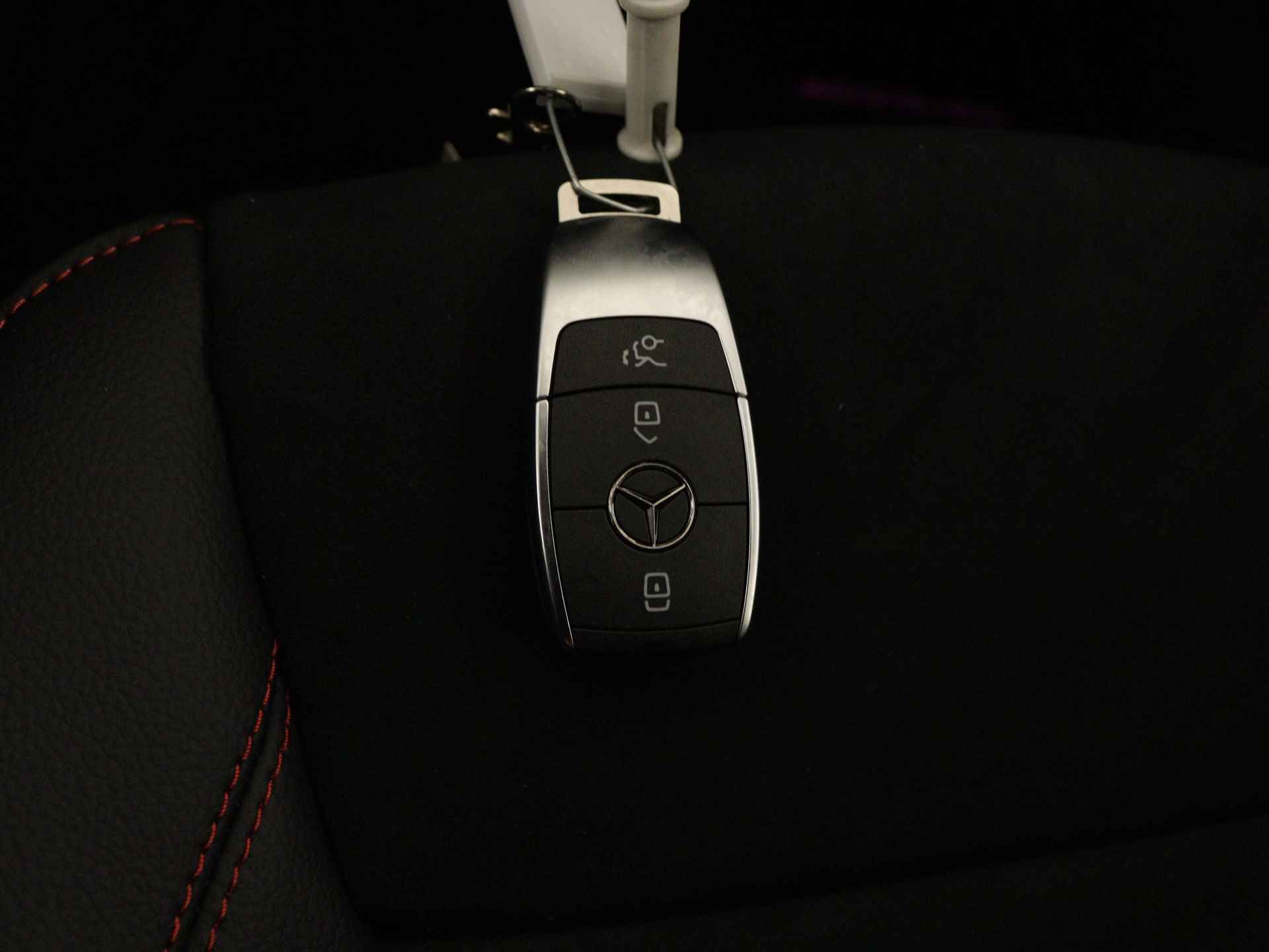 Mercedes-Benz EQA 250+ Business Edition 71 kWh | AMG Line | Business Plus pakket | Nightpakket | Dodehoekassistent | KEYLESS-GO comfort pakket | Parkeerpakket met 360°-camera | Stoelverwarming vooraan | - 11/38