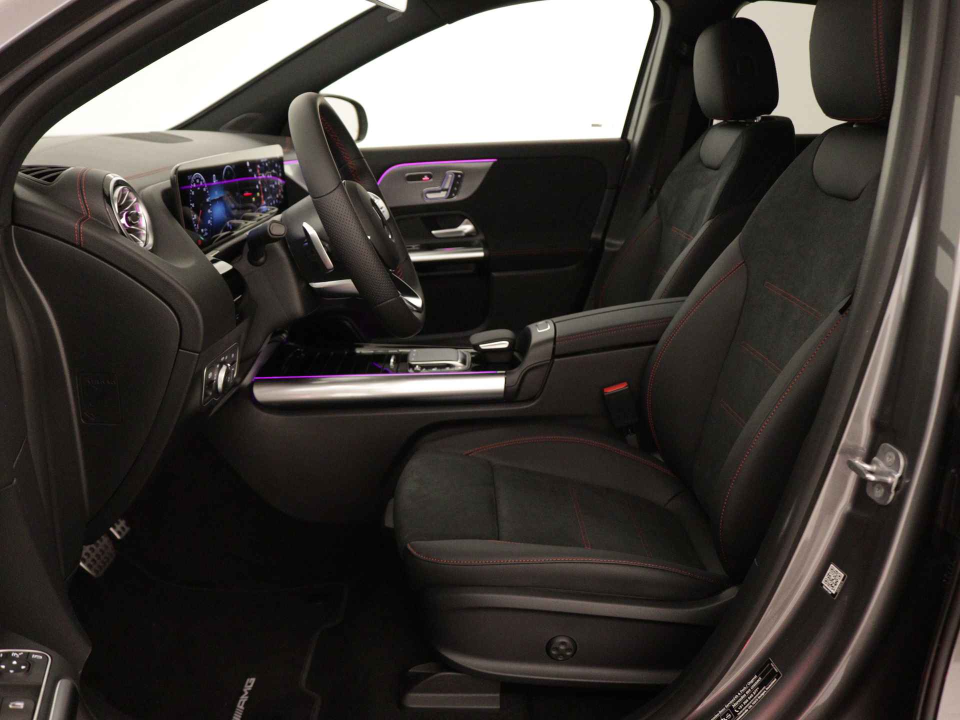 Mercedes-Benz EQA 250+ Business Edition 71 kWh | AMG Line | Business Plus pakket | Nightpakket | Dodehoekassistent | KEYLESS-GO comfort pakket | Parkeerpakket met 360°-camera | Stoelverwarming vooraan | - 15/38