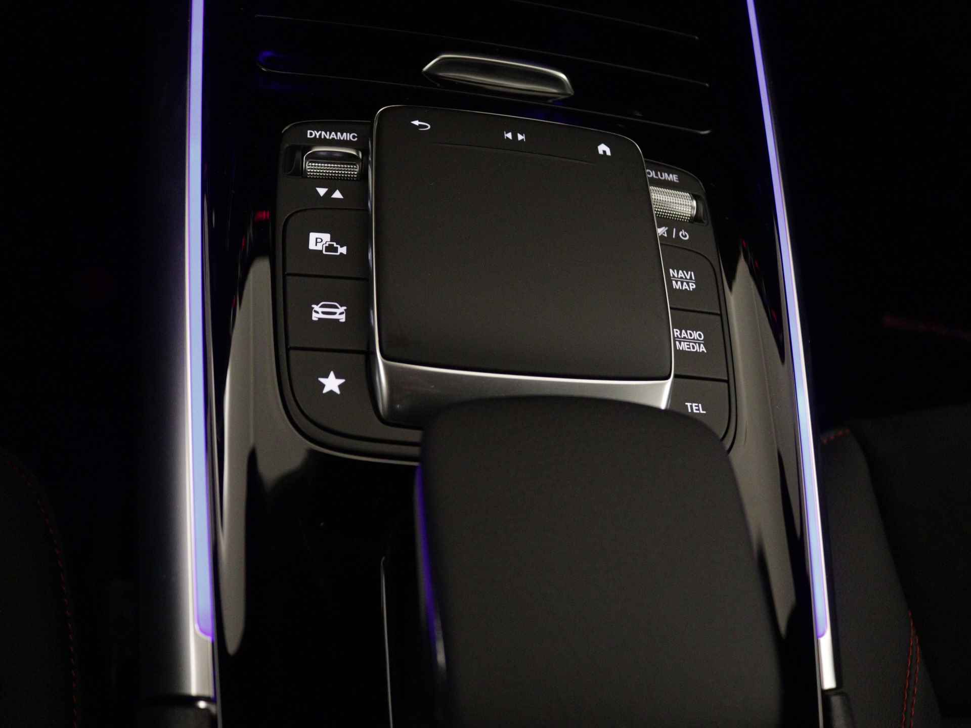 Mercedes-Benz EQA 250+ Business Edition 71 kWh | AMG Line | Business Plus pakket | Nightpakket | Dodehoekassistent | KEYLESS-GO comfort pakket | Parkeerpakket met 360°-camera | Stoelverwarming vooraan | - 30/38
