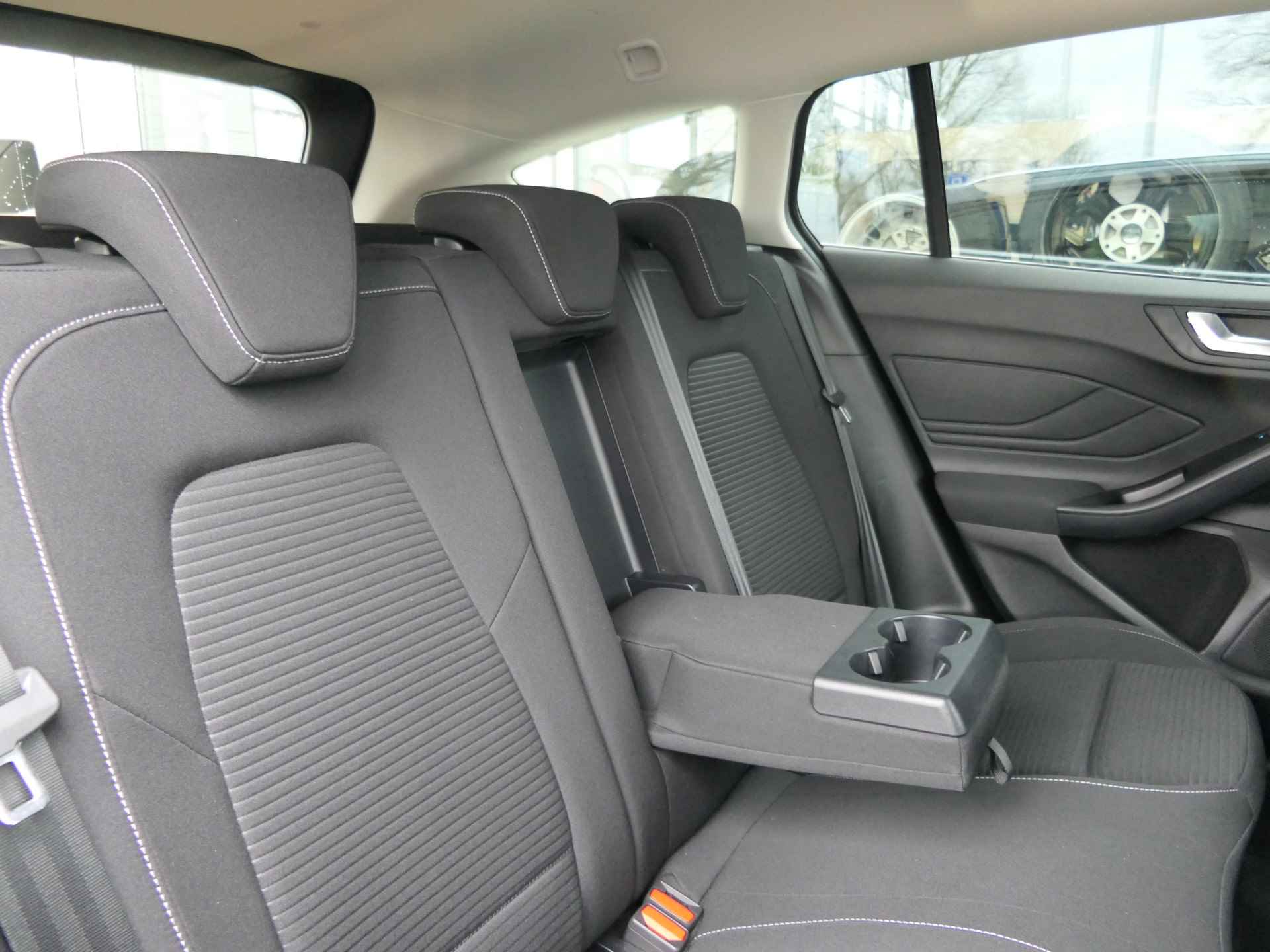 Ford Focus Wagon 1.0 EcoBoost Hybrid Titanium | Navigatie | Sync4 | Winterpack | Camera | LED | DAB | CarPlay/Android Auto | Voorruit Verwarming - 11/34