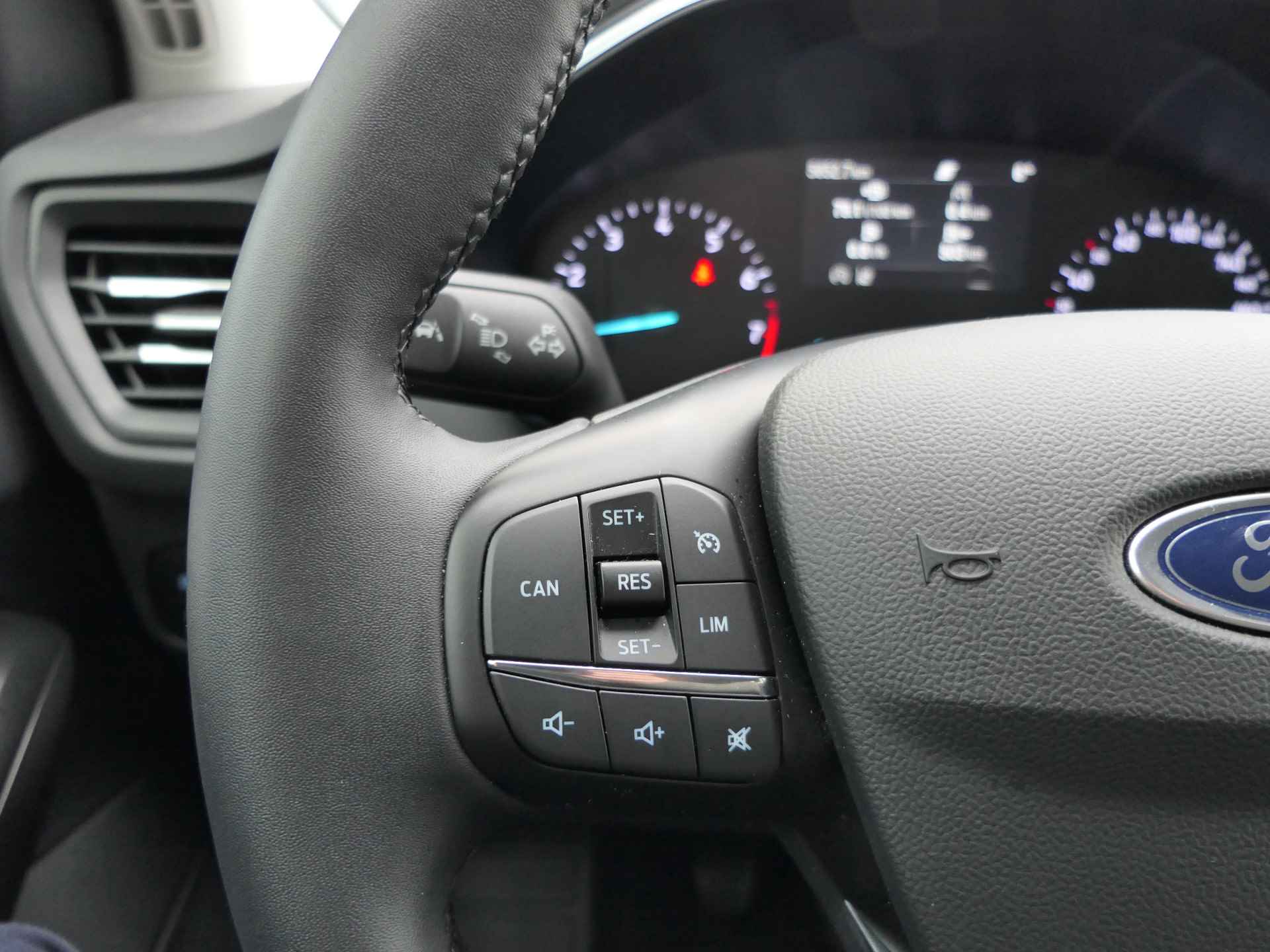 Ford Focus Wagon 1.0 EcoBoost Hybrid Titanium | Navigatie | Sync4 | Winterpack | Camera | LED | DAB | CarPlay/Android Auto | Voorruit Verwarming - 12/34