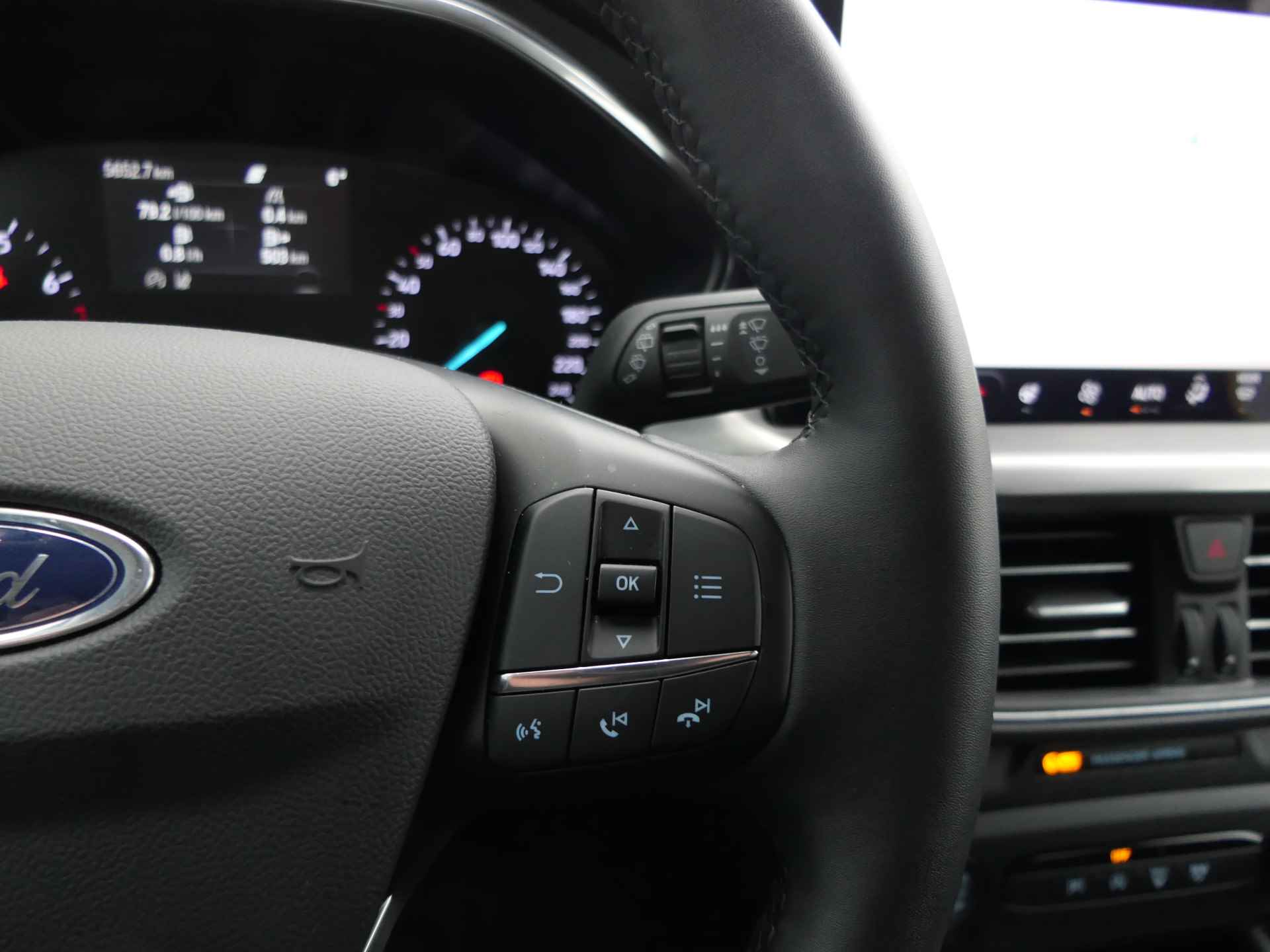 Ford Focus Wagon 1.0 EcoBoost Hybrid Titanium | Navigatie | Sync4 | Winterpack | Camera | LED | DAB | CarPlay/Android Auto | Voorruit Verwarming - 13/34