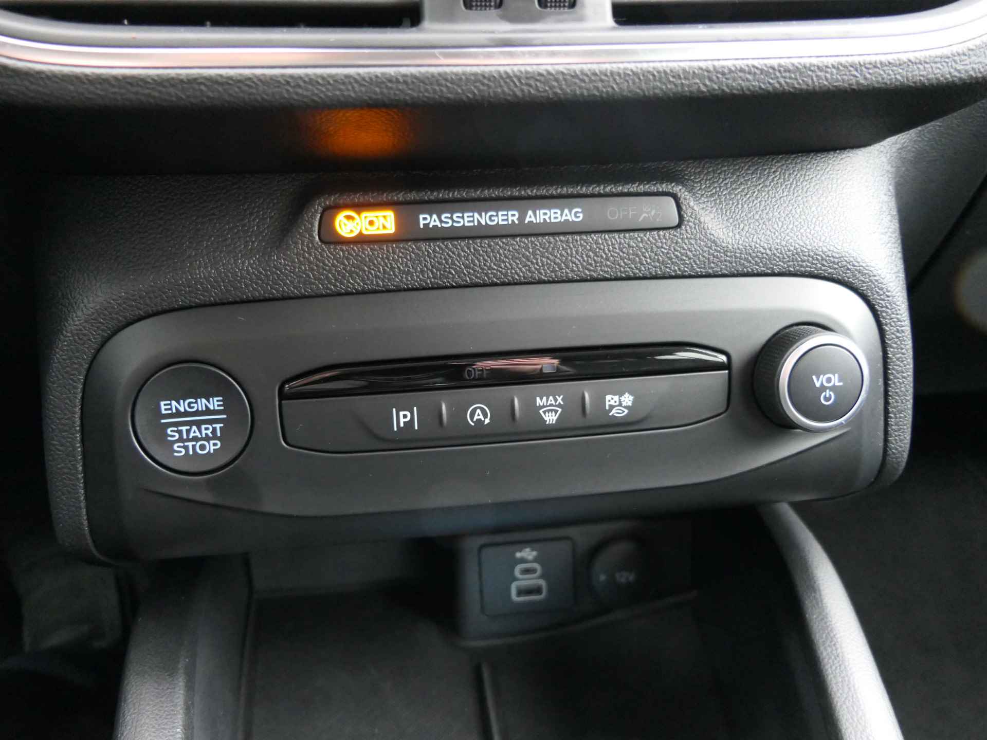 Ford Focus Wagon 1.0 EcoBoost Hybrid Titanium | Navigatie | Sync4 | Winterpack | Camera | LED | DAB | CarPlay/Android Auto | Voorruit Verwarming - 20/34