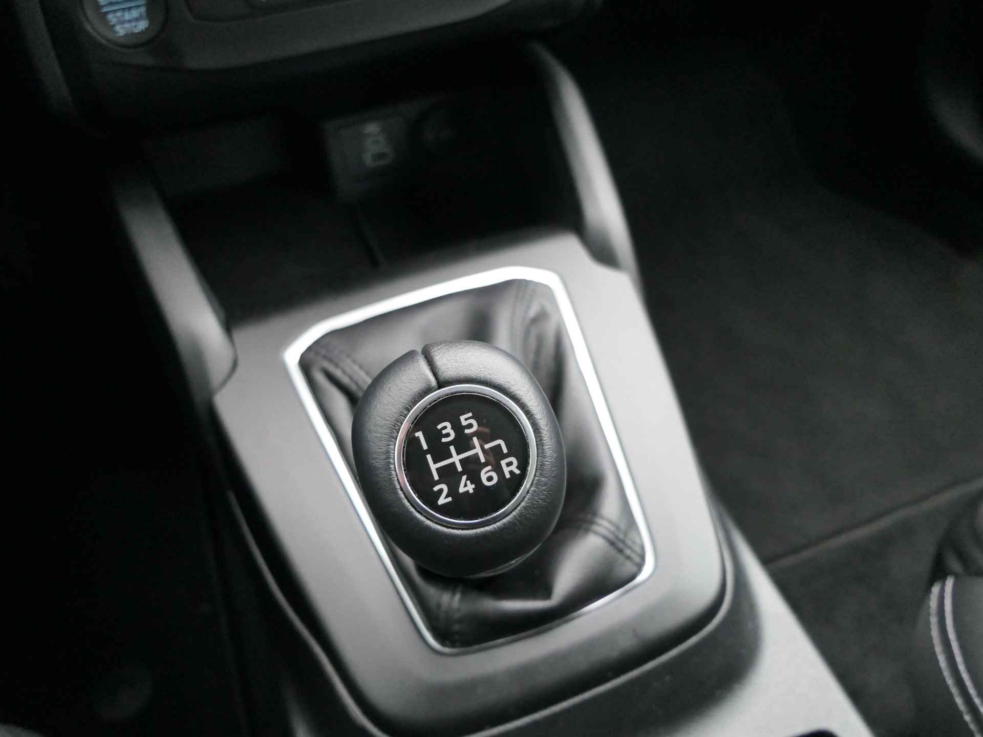 Ford Focus Wagon 1.0 EcoBoost Hybrid Titanium | Navigatie | Sync4 | Winterpack | Camera | LED | DAB | CarPlay/Android Auto | Voorruit Verwarming - 31/34